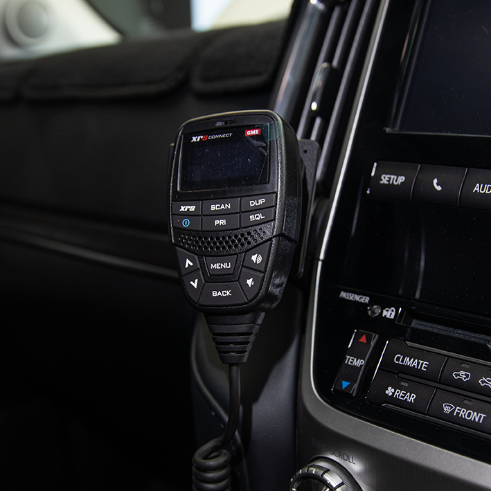 GME UHF Radio in 200 series Toyota Landcruiser