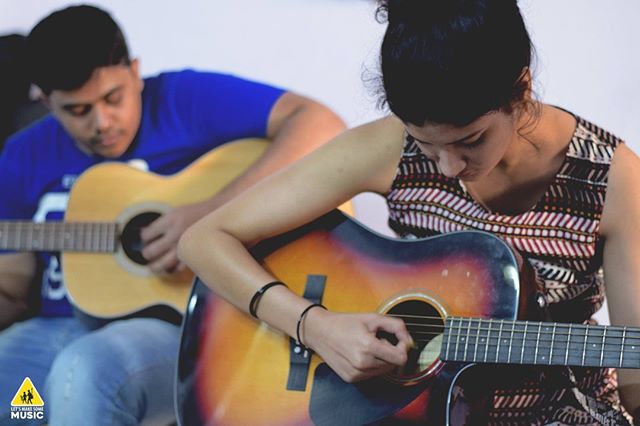 Visualize a song , practice in your mind and most of your practice is done. Few of our students learning guitar techniques that will him them execute the songs they keep visualising. 
Click the link in the bio to know more about our guitar course.. #