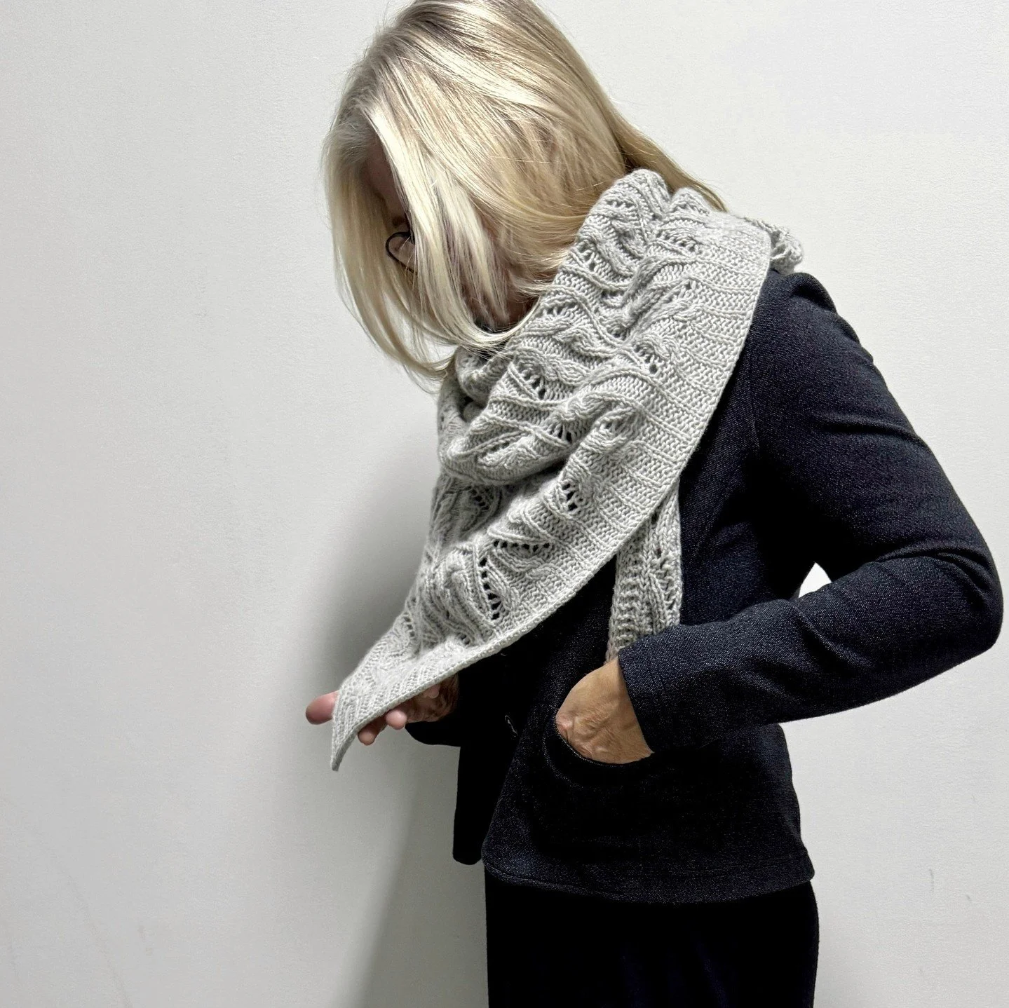 SOMETHING NEW IS COMING 🐚

This shawl design is timeless yet modern, perfect for cozy wear in both urban and outdoor settings.

Pattern will be available this Friday.

#grethamensen #indiedesigner #breien #sticka #knittedshawls #knitdesigner #knitti