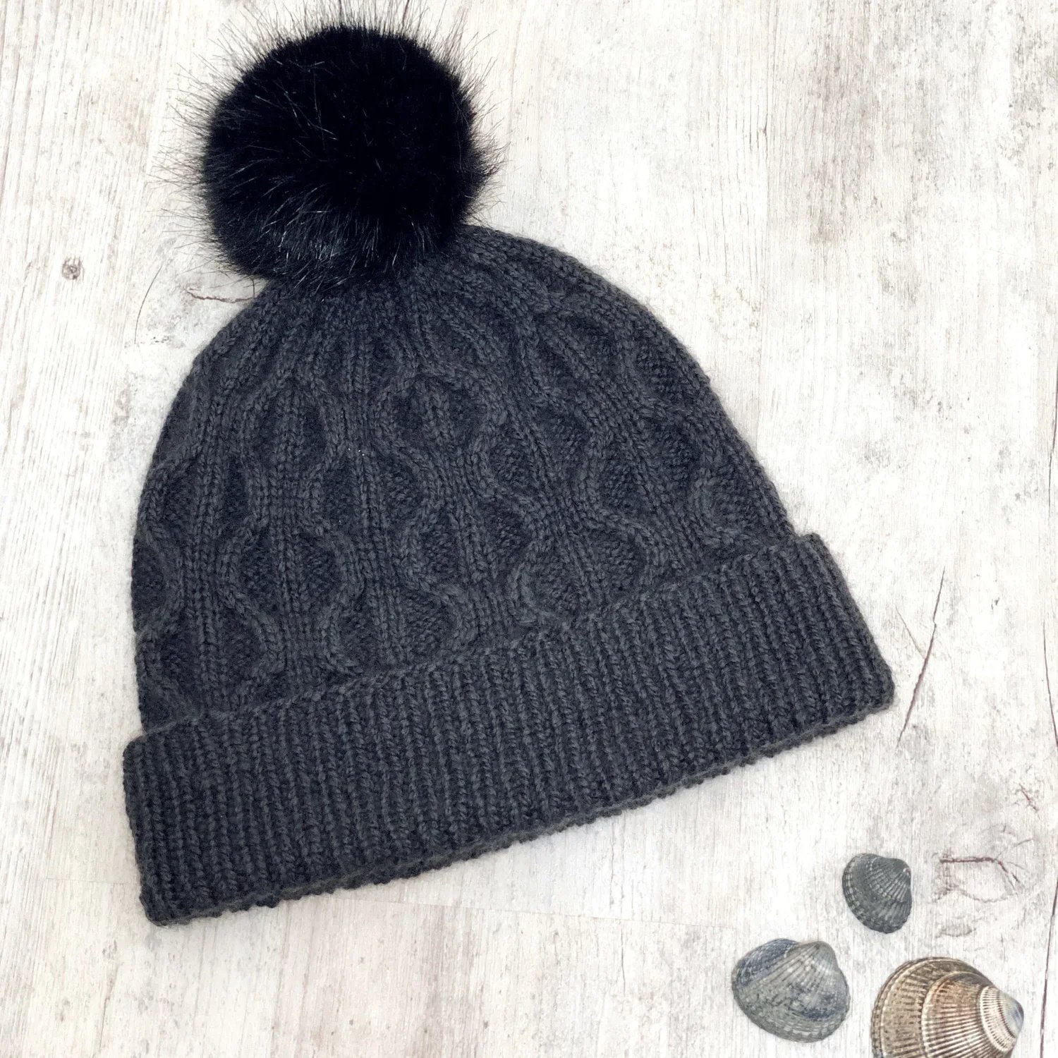 Wavy Stream hat