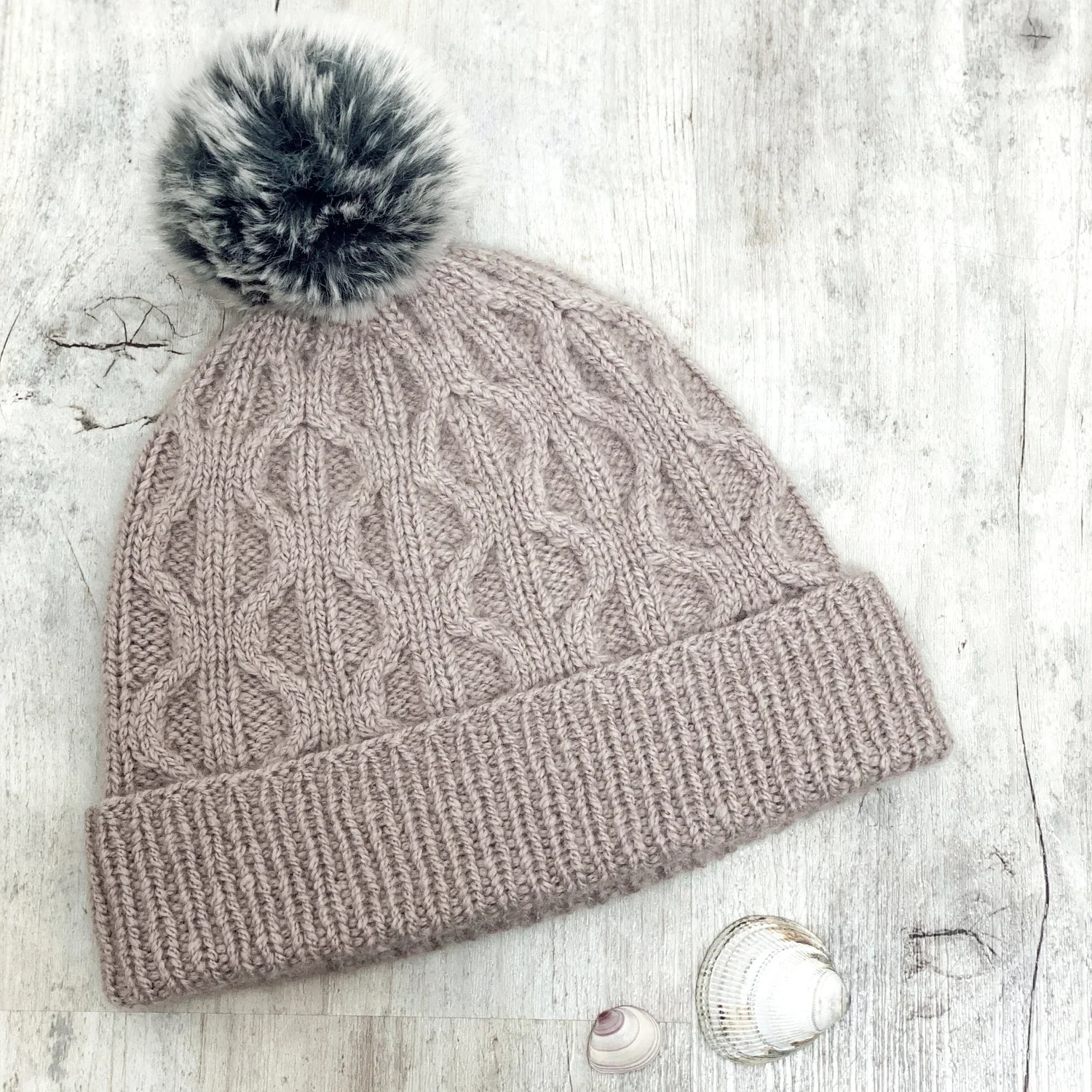 Wavy Stream hat
