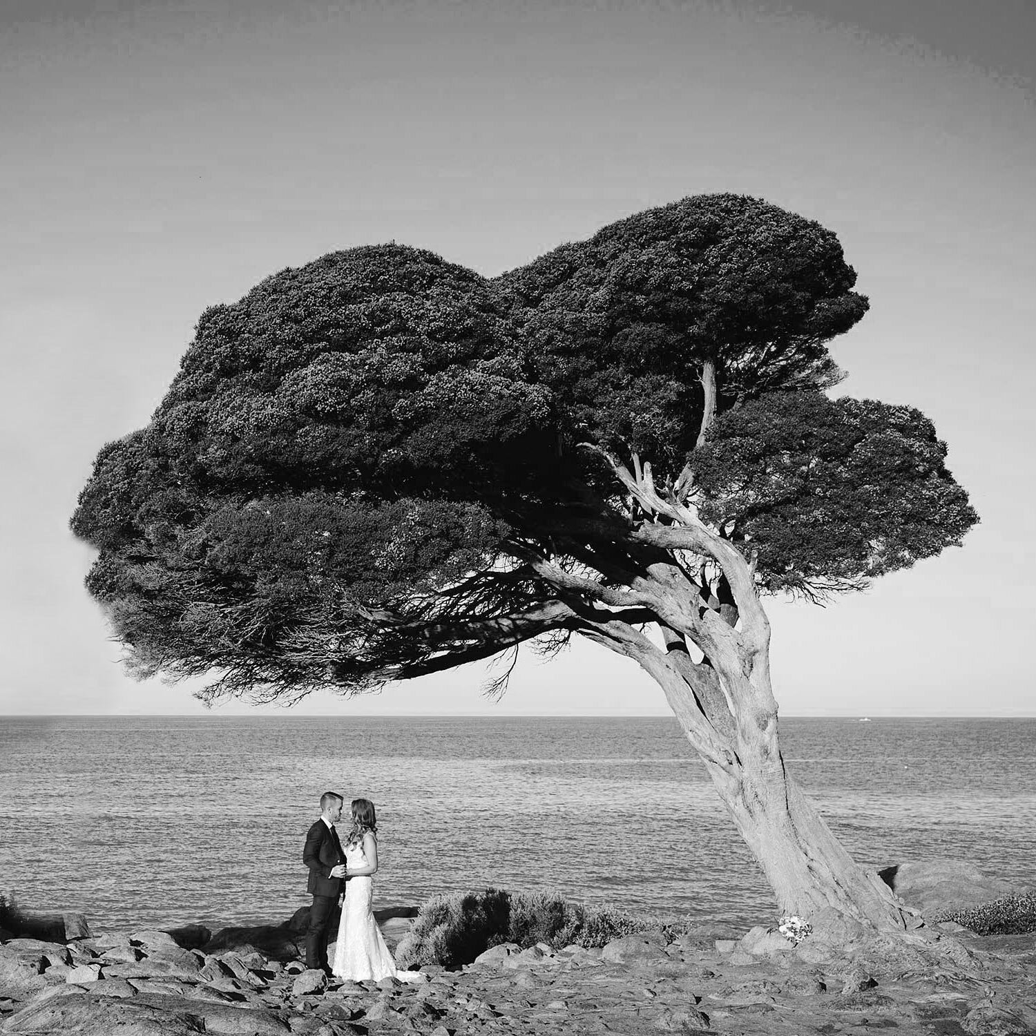 bride-groom-elope-Perth-beach.jpg
