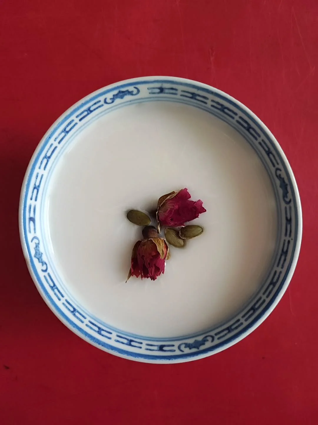 Dr Xiang Jun Delicacy for Divine Series: Happiness Almond Paste

Ingredients:&nbsp; Almond, Happiness ❤️❤️❤️

TCM Benefits: Moistens Lungs and Large Intestine, Smoothens and Whitens Skin

天厨妙供系列: 幸福杏仁糊

材料: 杏仁，幸福

中医食疗益处: 润肺止咳，润肠通便，滋养美白肌肤

drxiangjun