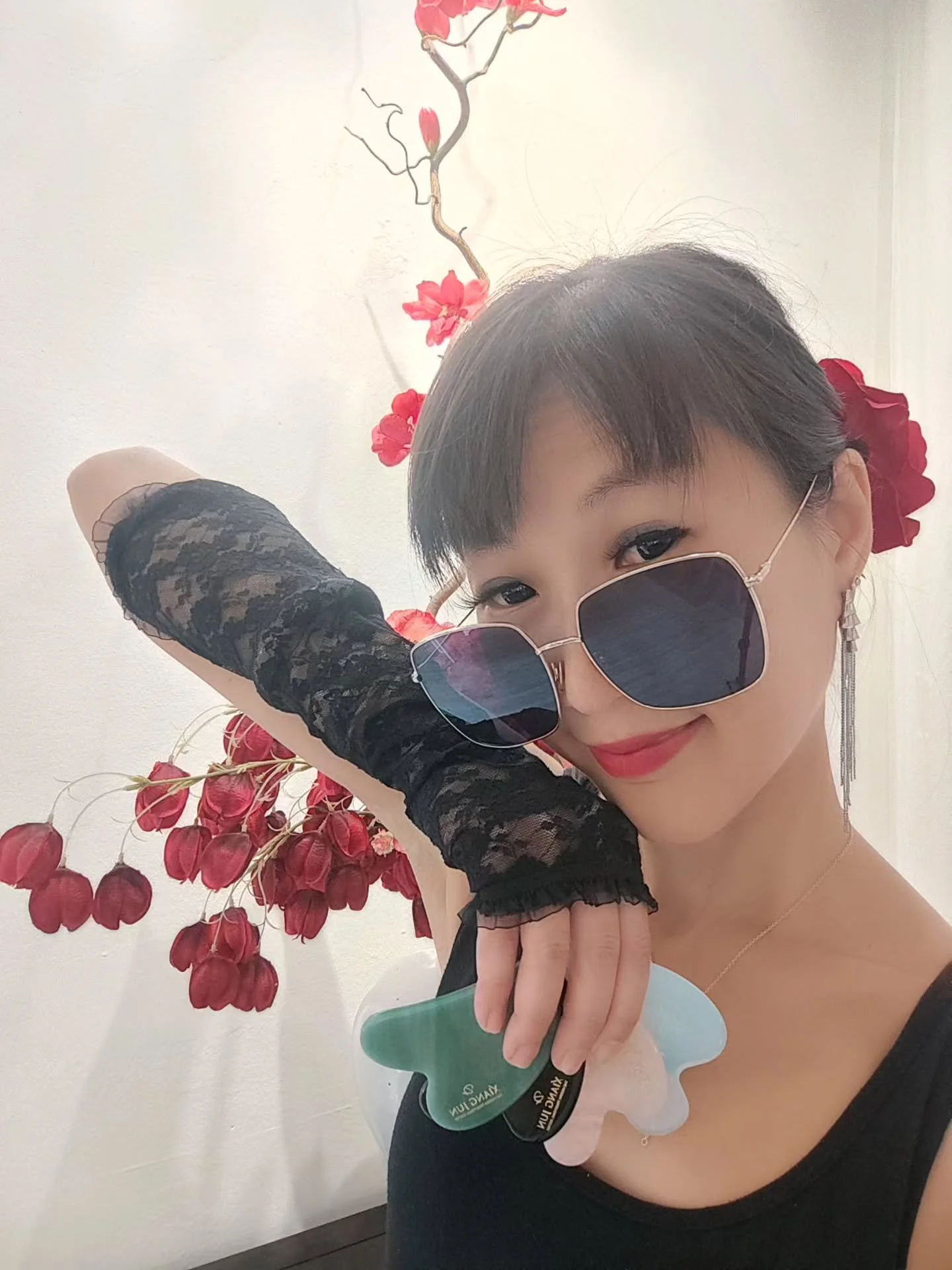 Random Day Random Shots: Happy New Year Facial Guasha Mood 🌹🌺❤️

i'm still in my Happy New Year mood.
With my Lovely Facial Guashas.
☺️

❤️💫

drxiangjun.com

-------------------

By appointment and invite.
For consults, services, products, please 