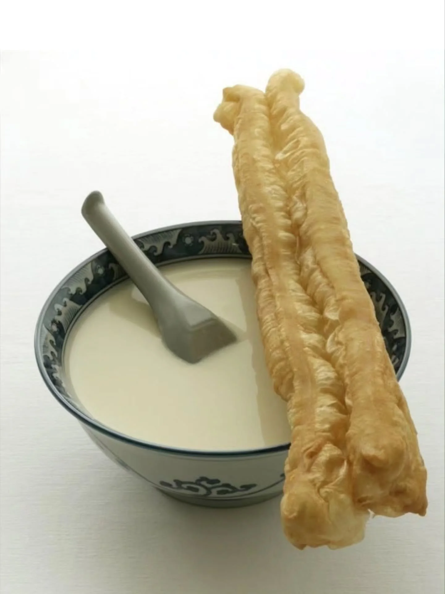 Dr Xiang Jun Delicacy for Divine Series: Joyful Fried Dough Fritters &amp; Soy Milk

Ingredients:&nbsp;Rice Flour, Soy Milk, Simple Joy &amp; Happiness ❤️❤️❤️

TCM Benefits: Nourishes Stomach &amp; Spleen, Brings Simple Joy &amp; Happiness

天厨妙供系列: 长