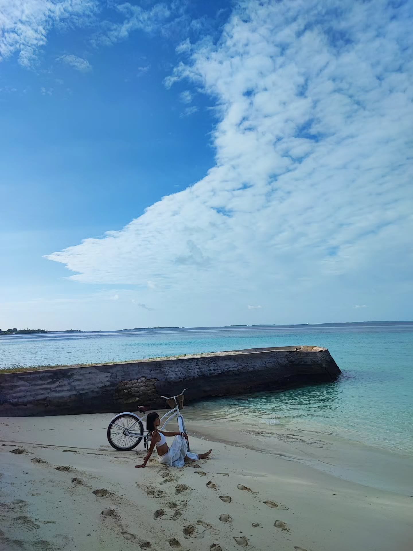 Dr&nbsp;Xiang&nbsp;Jun&nbsp;Serves&nbsp;the&nbsp;World
International&nbsp;Overseas 
TCM&nbsp;Consults&nbsp;&amp;&nbsp;Treatments
Maldives
October 2026
Day 8

Sun. Sand. Bike. Gratitude.

The beach is my bed.
❤️

drxiangjun.com
-----------------------