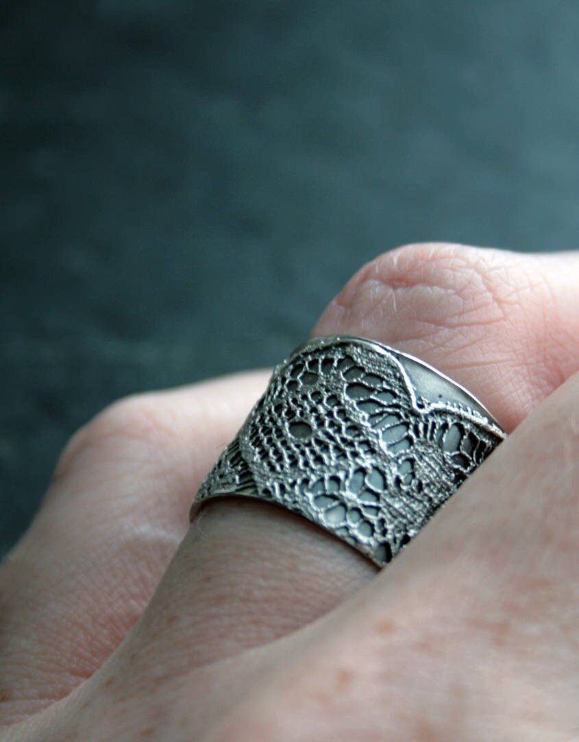 https://i.etsystatic.com/5806950/r/il/823e63/1221846688/il_fullxfull.1221846688_oiy7.jpg