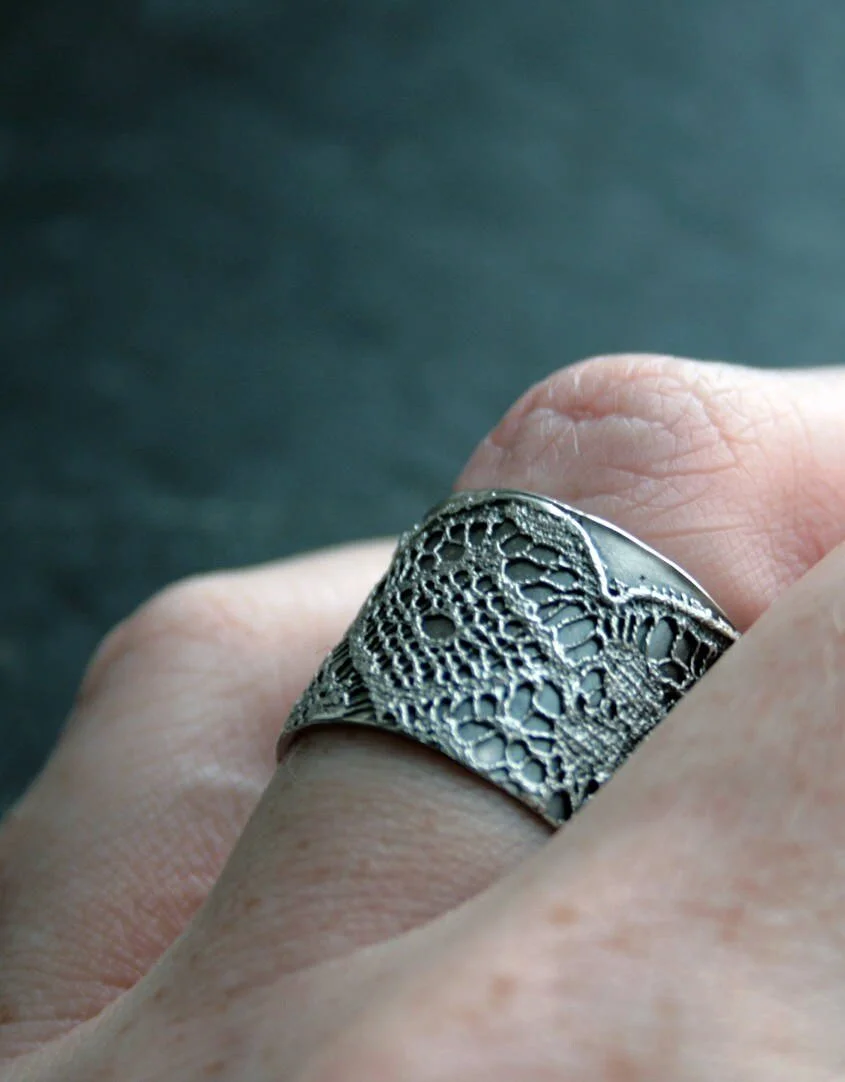 https://i.etsystatic.com/5806950/r/il/823e63/1221846688/il_fullxfull.1221846688_oiy7.jpg