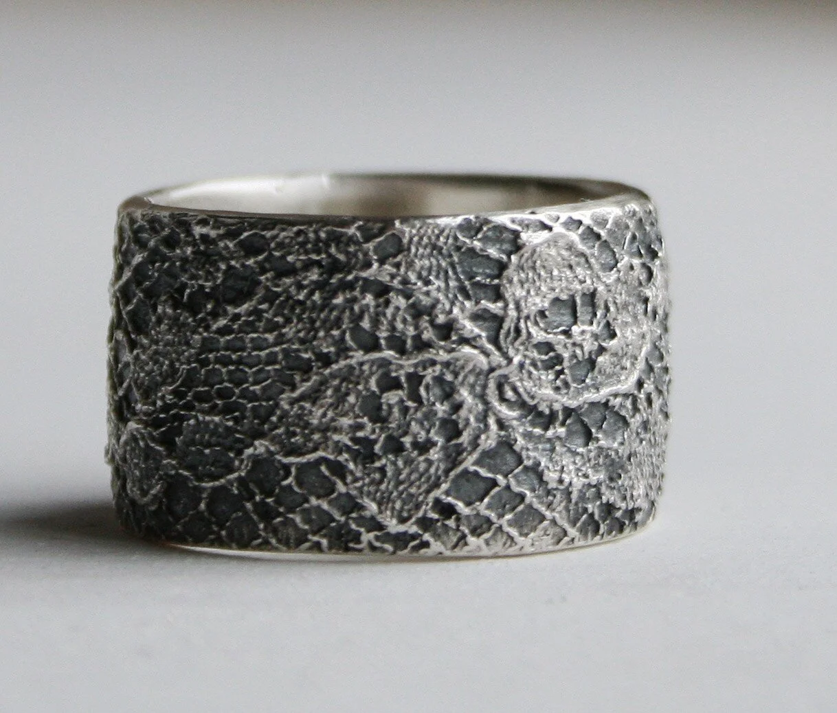https://i.etsystatic.com/5806950/r/il/74aa05/562560278/il_fullxfull.562560278_lj5l.jpg