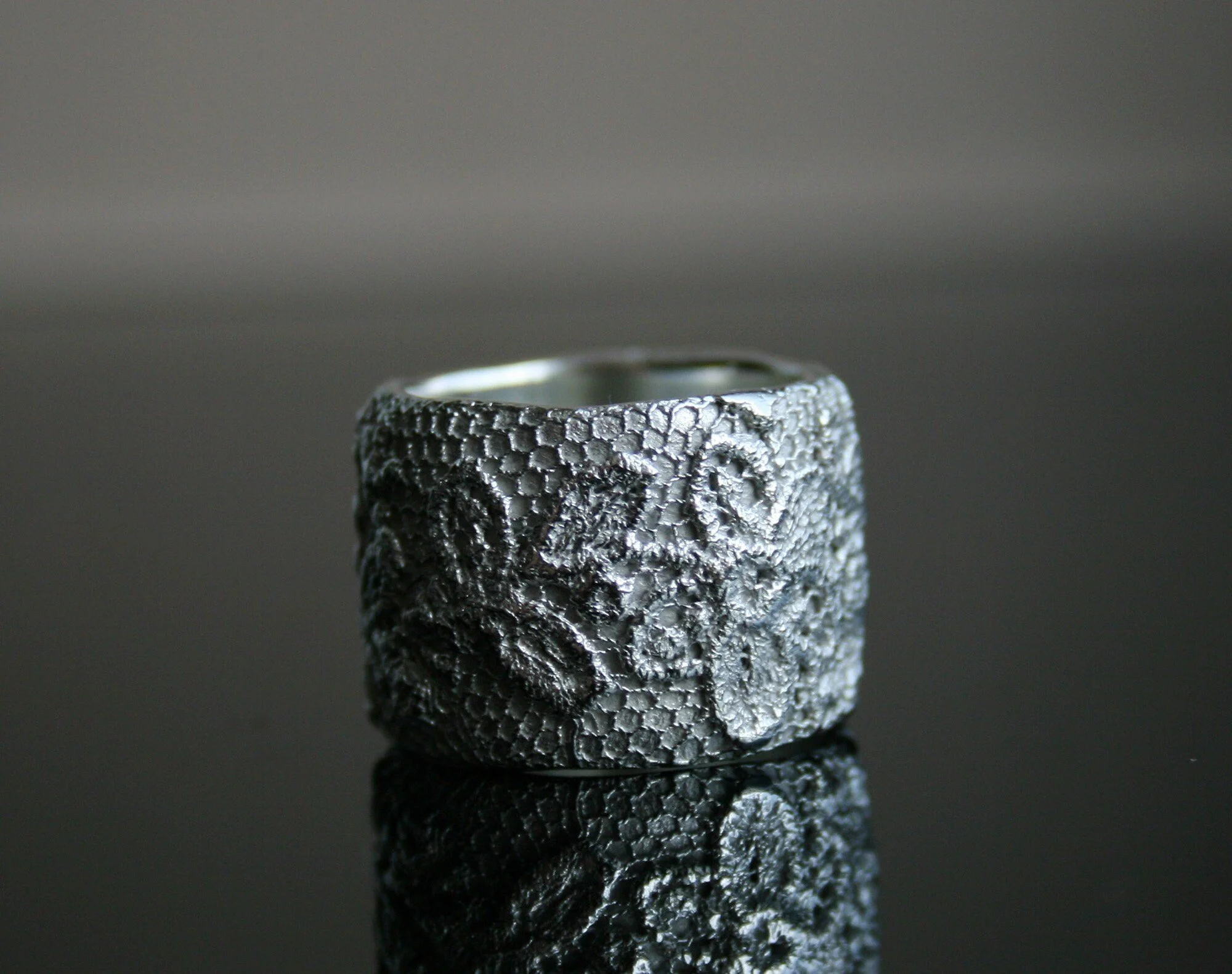 https://i.etsystatic.com/5806950/r/il/aa2f8d/5129382862/il_fullxfull.5129382862_rx65.jpg