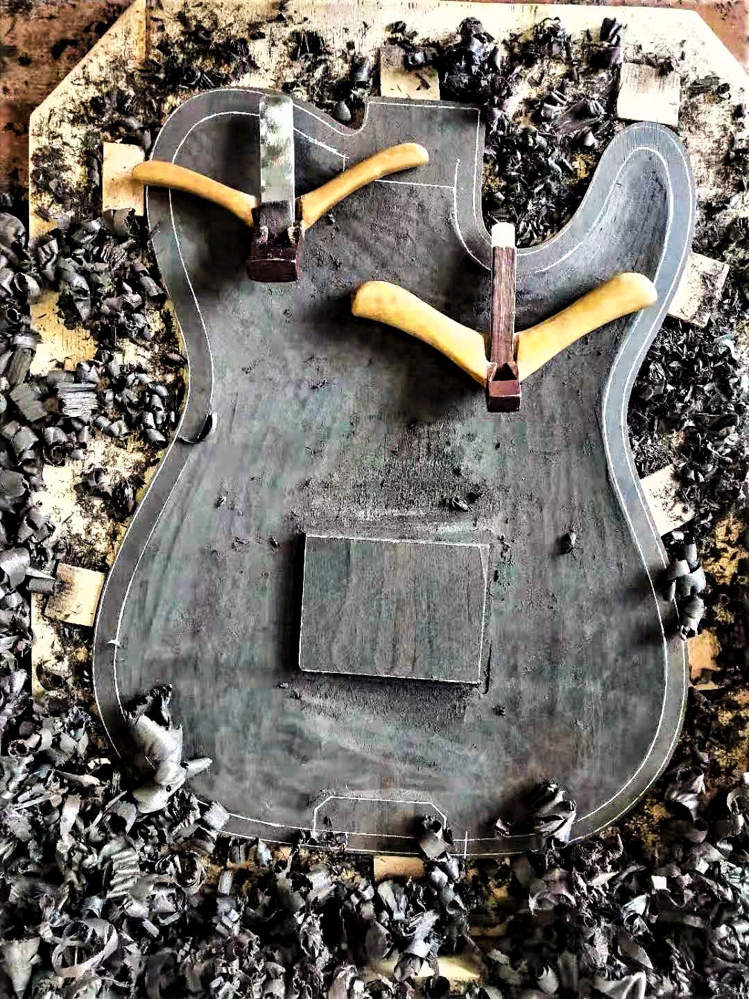Dejawu Guitars - hand carved back
