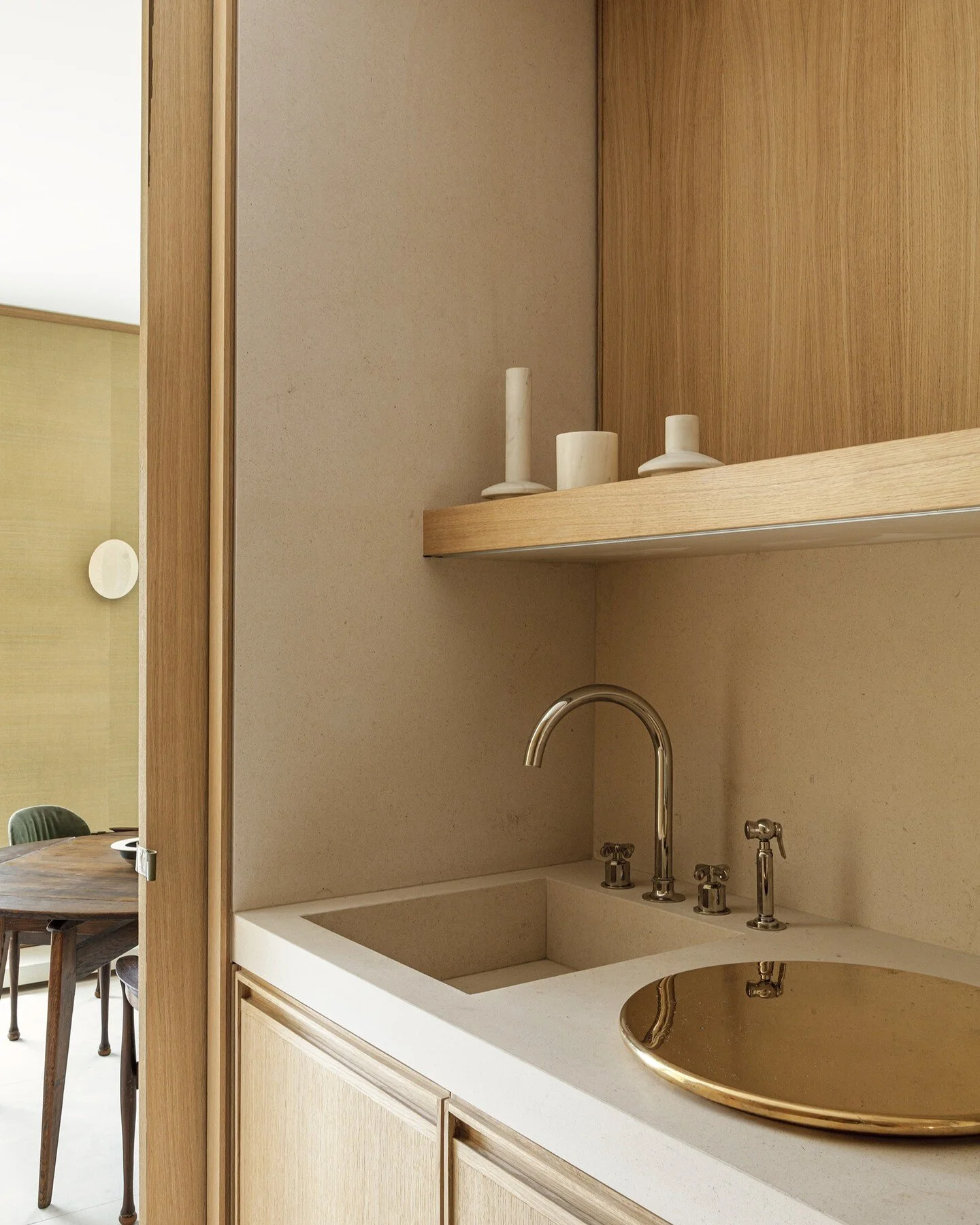 Montaigne avec @afterbachstudio ,@francescobalzano_ et @vedes_bois

📸@annick_vernimmen_photography
📐habillage mural bois @vedes_bois

#afterbach
#interiordesignstudio
#paris
#bois
#homedecor
#habillagemural
#details
#home
#kitchendesign 
#ch&ecirc;