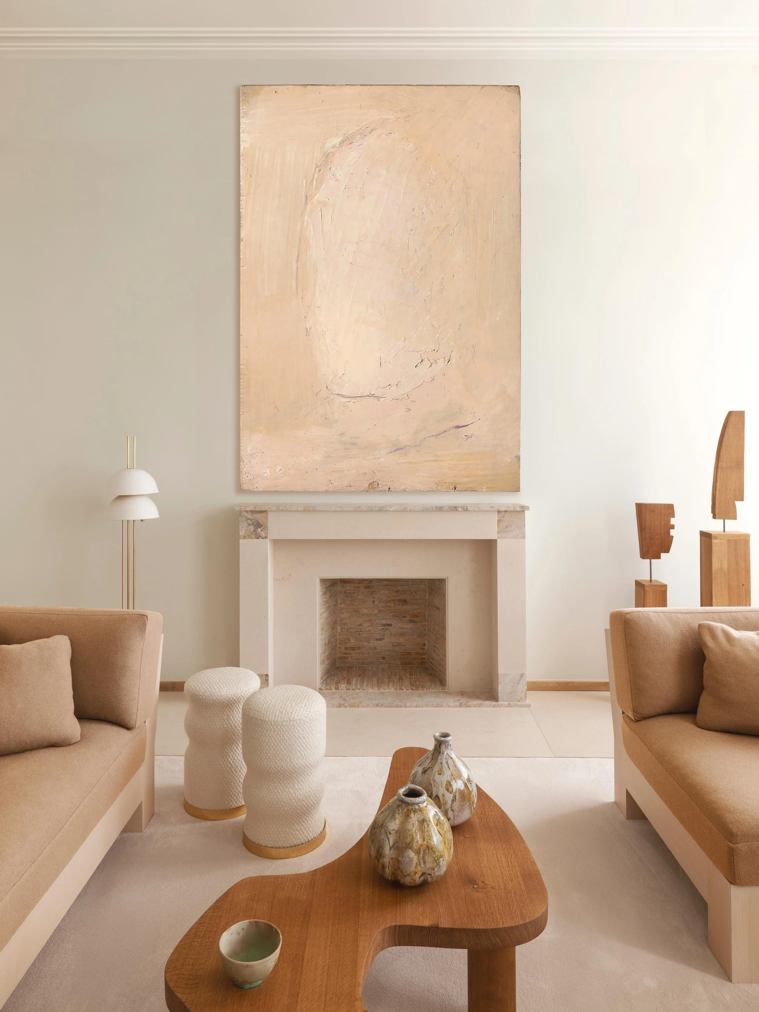 Un appartement au coeur du Marais, repense autour de la matiere et du silence.
Renovation complete par nos equipes, mobilier et oeuvres selectionnes avec soin.
Architecture d&rsquo;interieur : @afterbachstudio
Art &amp; mobilier : @kolkhoze
Photograp