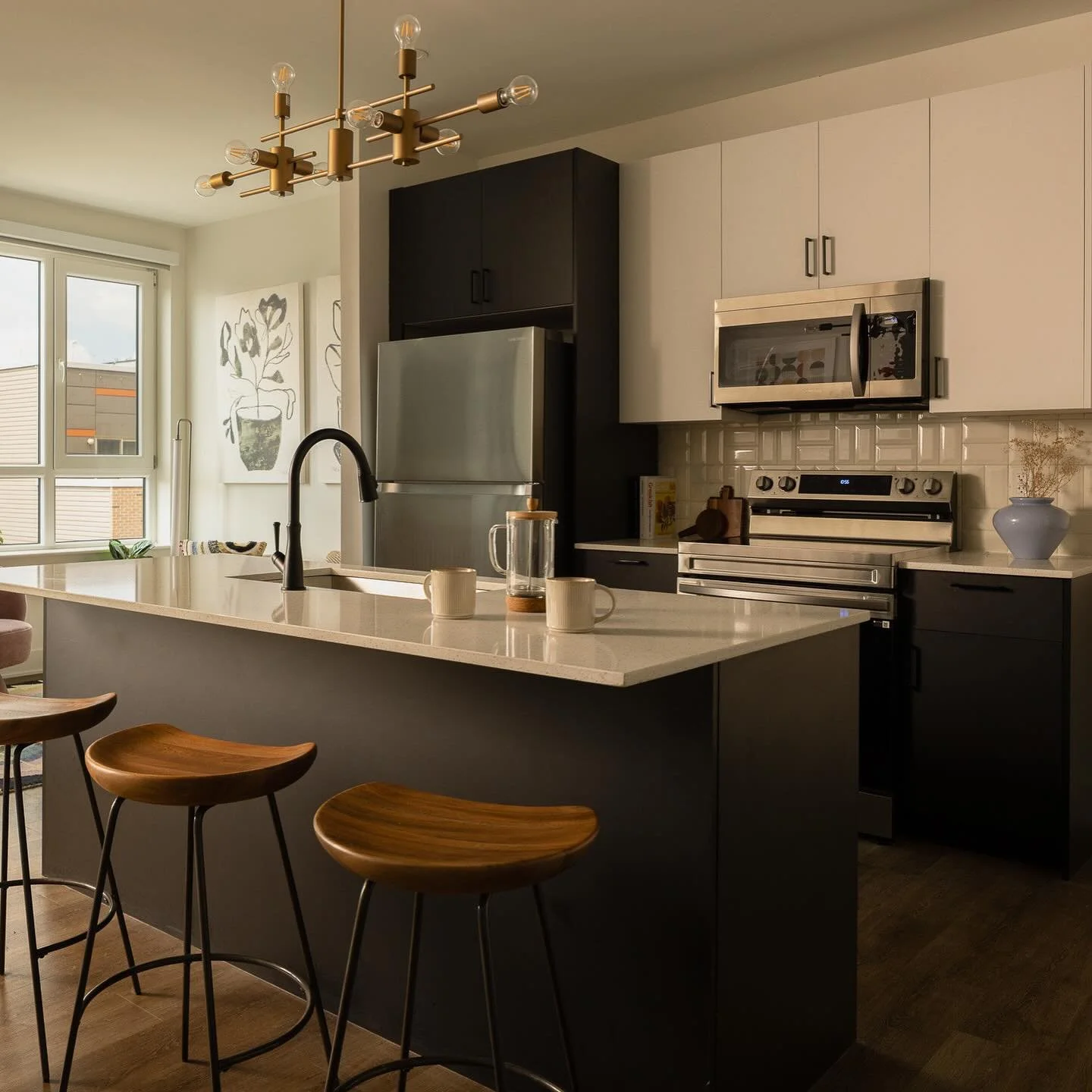 A peek inside one of the tenant units at The Weaver 👀✨

#multifamilyresidential #interiordesign #aeternumdesignstudio