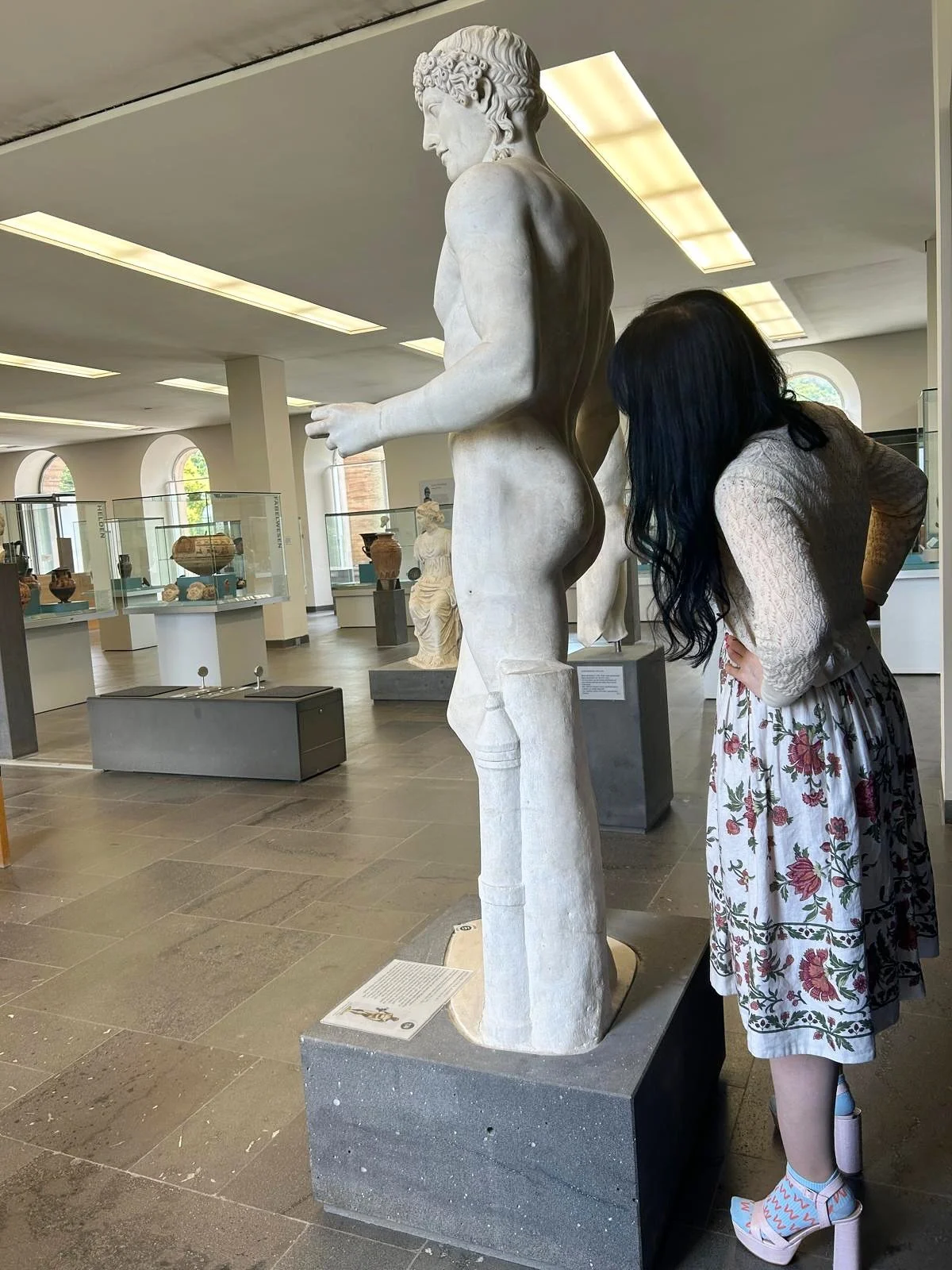 Spieglein, Spieglein an der Wand- wer hat den sch&ouml;nsten Hintern im ganzen Land?

Wenn Ihr Anjelika diese Frage stellt, gibt es f&uuml;r sie nur eine Antwort: Der Kasseler Apoll. 🍑

Ab dem Moment als sie ihm zum ersten Mal vor beinah zwanzig Jah