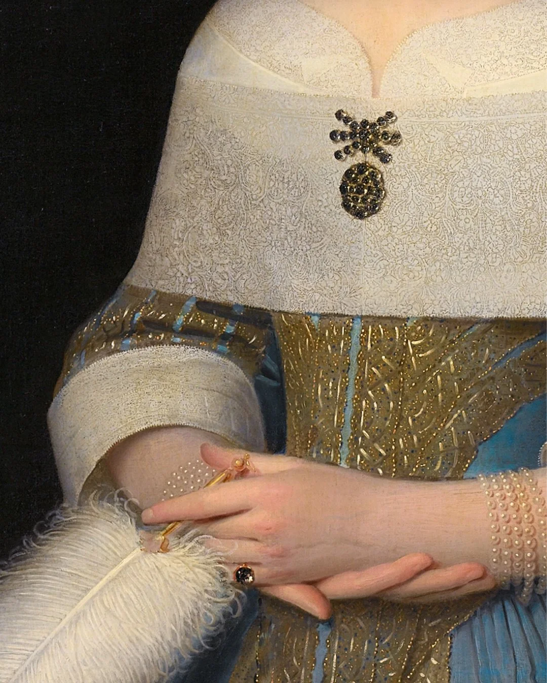 Was erz&auml;hlt eigentlich ein Schmuckst&uuml;ck, wenn wir genau hinschauen?💍

Ist es nur ein sch&ouml;nes Detail, ein Glanzpunkt am Ohr, ein Ring mit Geschichte? Oder ist es viel mehr: ein Zeichen von Macht, von Zugeh&ouml;rigkeit, von Protest, vo