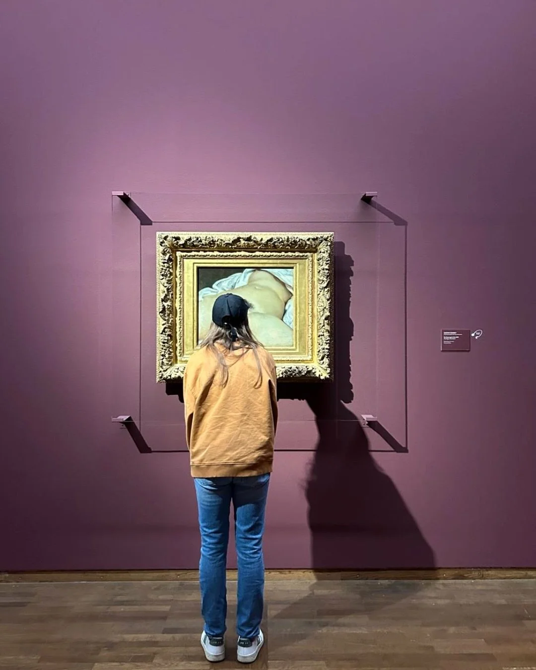 Freund:innen der Kunst, 
Kennt Ihr diese seltenen Ausstellungsbesuche, die man nicht vergisst?

Vor knapp zwei Wochen war ich, Anjelika, im @leopold_museum in Wien. Ich habe mich sehr darauf gefreut und hatte trotzdem keine allzu gro&szlig;en Erwartu