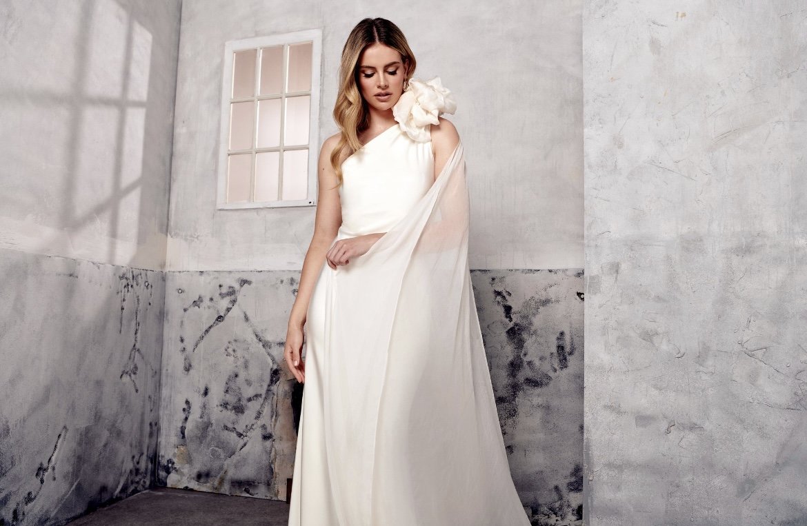 The 21 Best Square Neckline Wedding Dresses for an Elevated, Minimalist Look