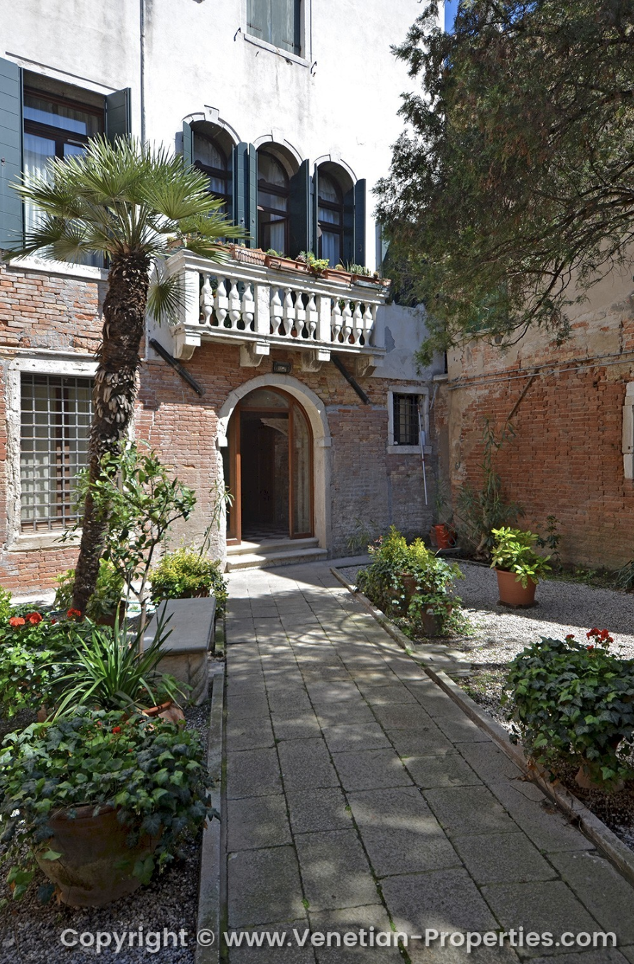 TRULY VENICE REAL ESTATE VISTA CANALE S CATERINA 21.png