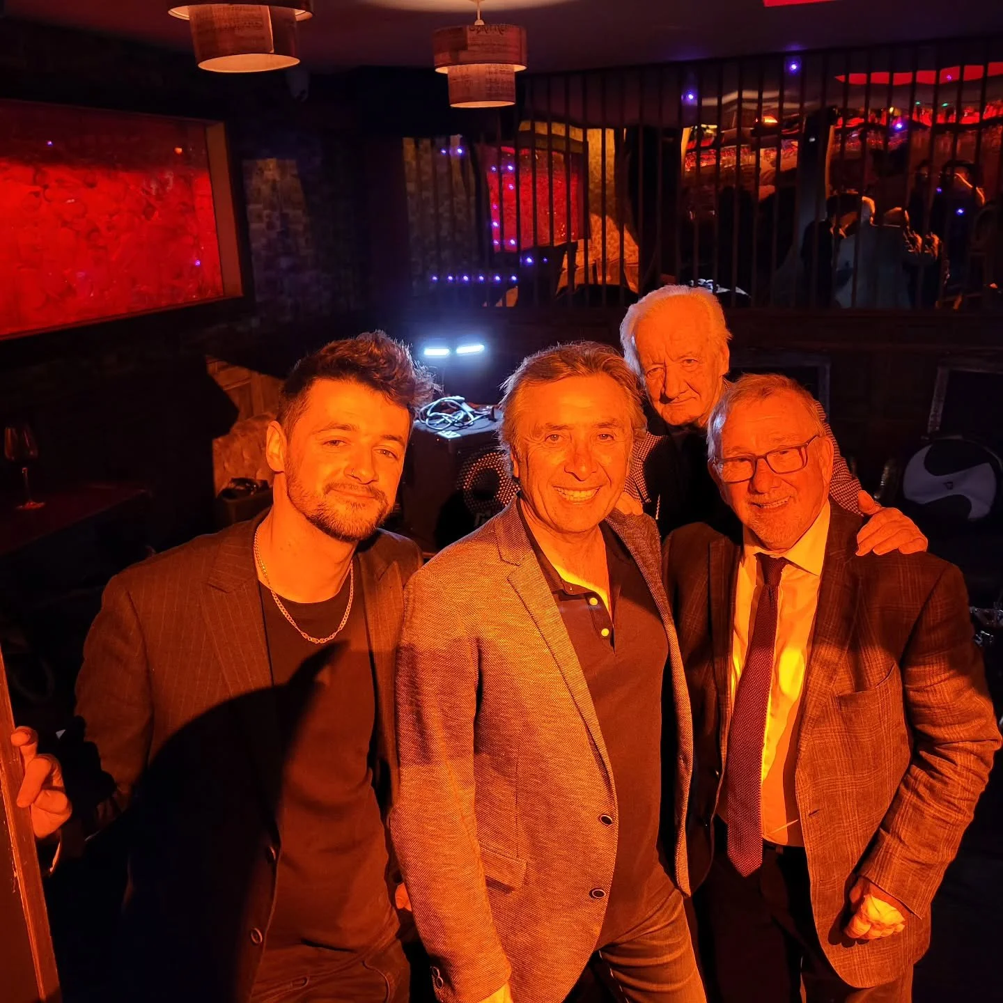 @bohemiabrighton last night was a blast.
Top music once again from Roy Hilton,  Bobby Worth and @ozdechaine. 
So good to see everyone having a good time and big thanks to @bohemiabrighton guys for looking after us once again. 
We return there in Nove