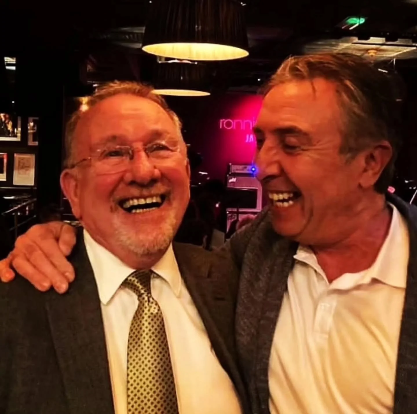 @bohemiabrighton this Thursday evening 9th April with the first class jazz outfit, @terry.seabrook on piano, @nigelaubreythomas on double bass and #Bobby Worth on drums. 
Looking forward to performing at one of Brightons hottest nightspots.
Showtime 