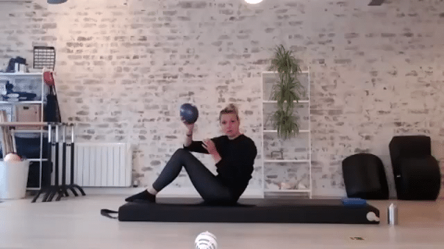 Postnatal Class - we are woking Legs