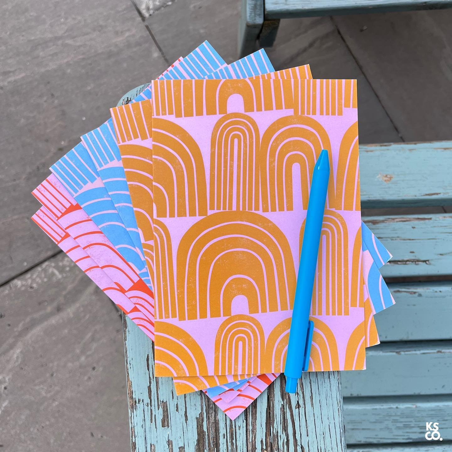 Last day to grab our blank card 6-packs for $8 🏷️ Stock up now! Future you will thank you😉
〰️〰️〰️
Our biggest sale of the year ends tomorrow!
〰️〰️〰️
#katesmithco #makinghumanssmile #greetingcards #stationery #sale