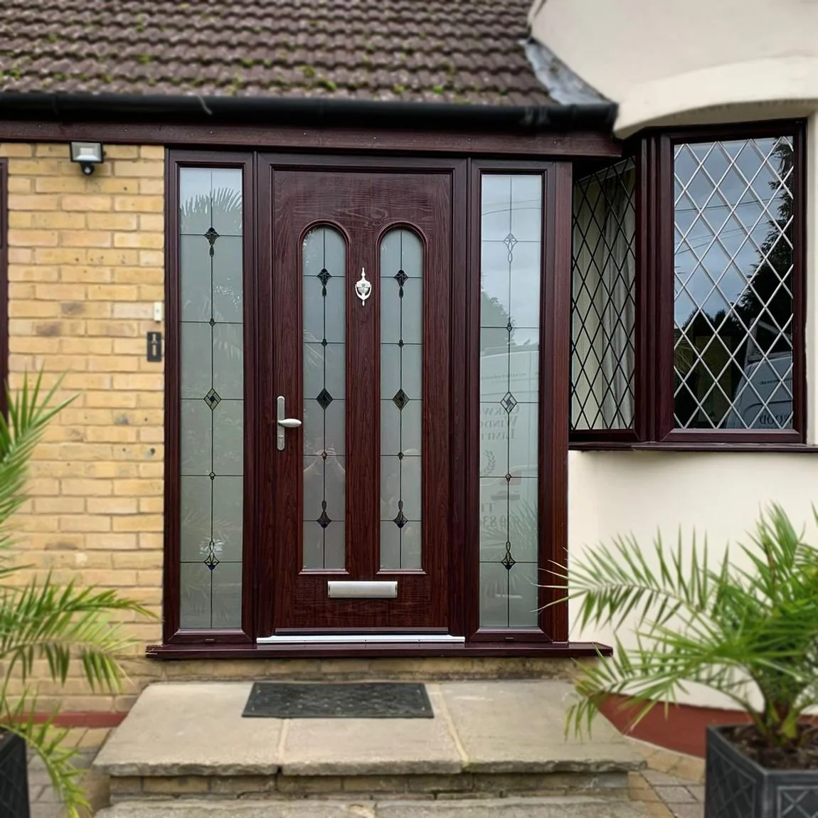 oakwood-door-composite-black-oval-glass.jpg