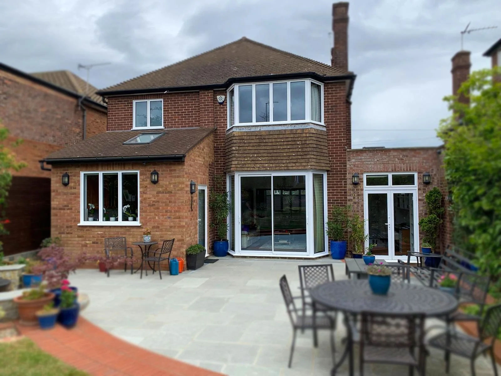 oakwood-aluminium-bifold-doors-rear-extension.jpg