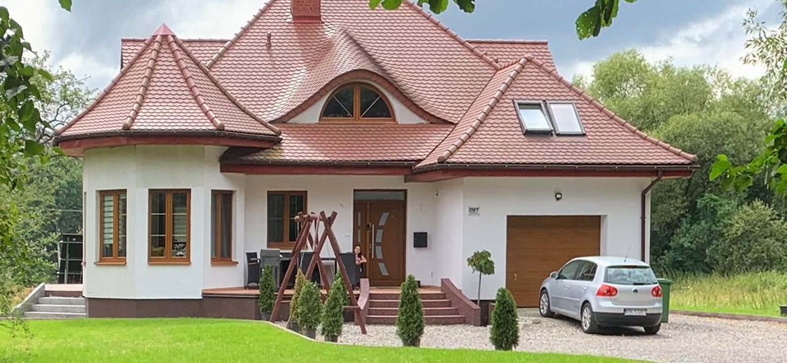 oakwood-house-front-oak-porch-large.jpg