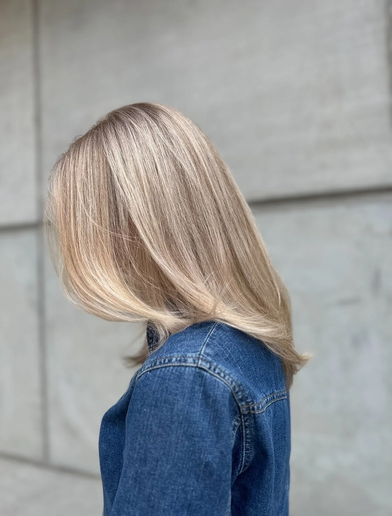LUXURY BLONDE🤎

CUT&amp;COLOUR by @hairbylouisewg 

@schwarzkopfprosverige @schwarzkopfpro 
#r&aring;hfris&ouml;r #creamyblonde #uppsalafris&ouml;r #fris&ouml;ruppsala #uppsalacity