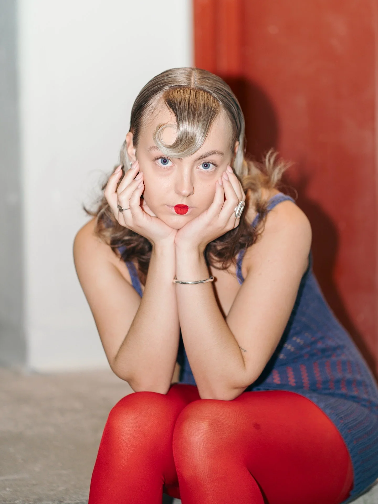 RED x SESSION 🔴

Tidigare i &aring;r s&aring; gick v&aring;r grymma Freja p&aring; en utbildning med @session.education, som avslutades med en Graduation Look.
INSPIRERANDE!❣️

📷: @bylinascom 
Modell: @lisaaagren 
H&aring;r: @cutbyfreja