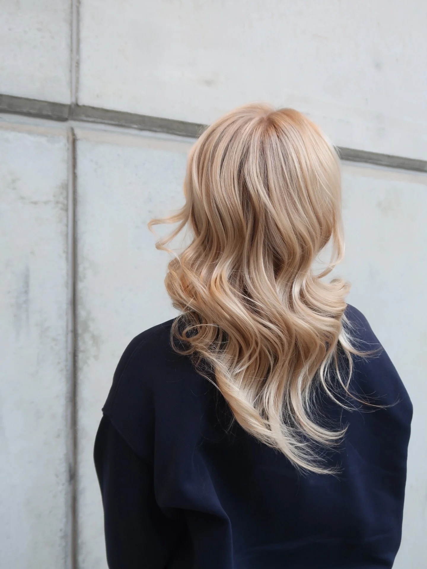 BRIGHT BUTTER BLONDE🌊☀️🧈

CUT+COLOR by @bymathildaa 
@redken @lorealpro_education_sweden #redkenobsessed #redkenblonde #redkengloss #redkenshades #r&aring;hfris&ouml;r #uppsalafris&ouml;r #fris&ouml;ruppsala