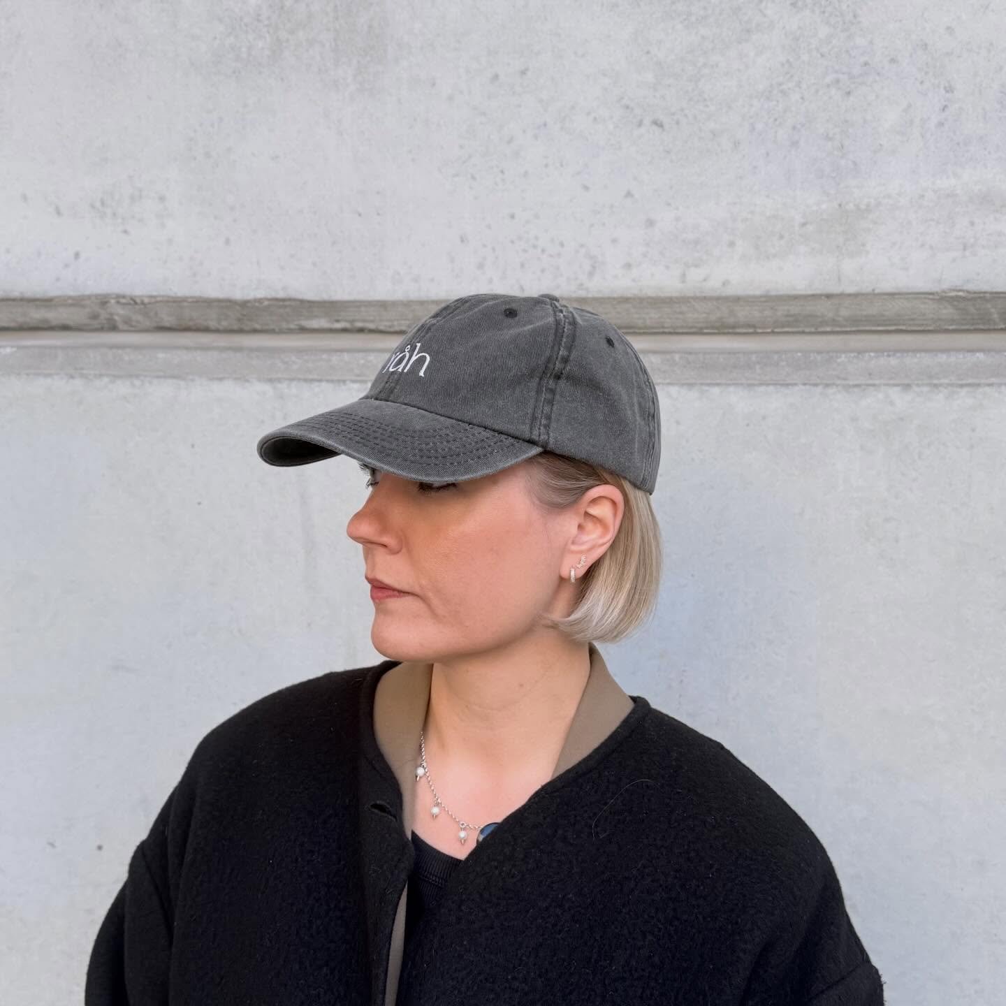 BLONDPAGE x MERCH 🩶

Cut/color by @sylviabrackhair 
#merch #fris&ouml;ruppsala #r&aring;hfris&ouml;r