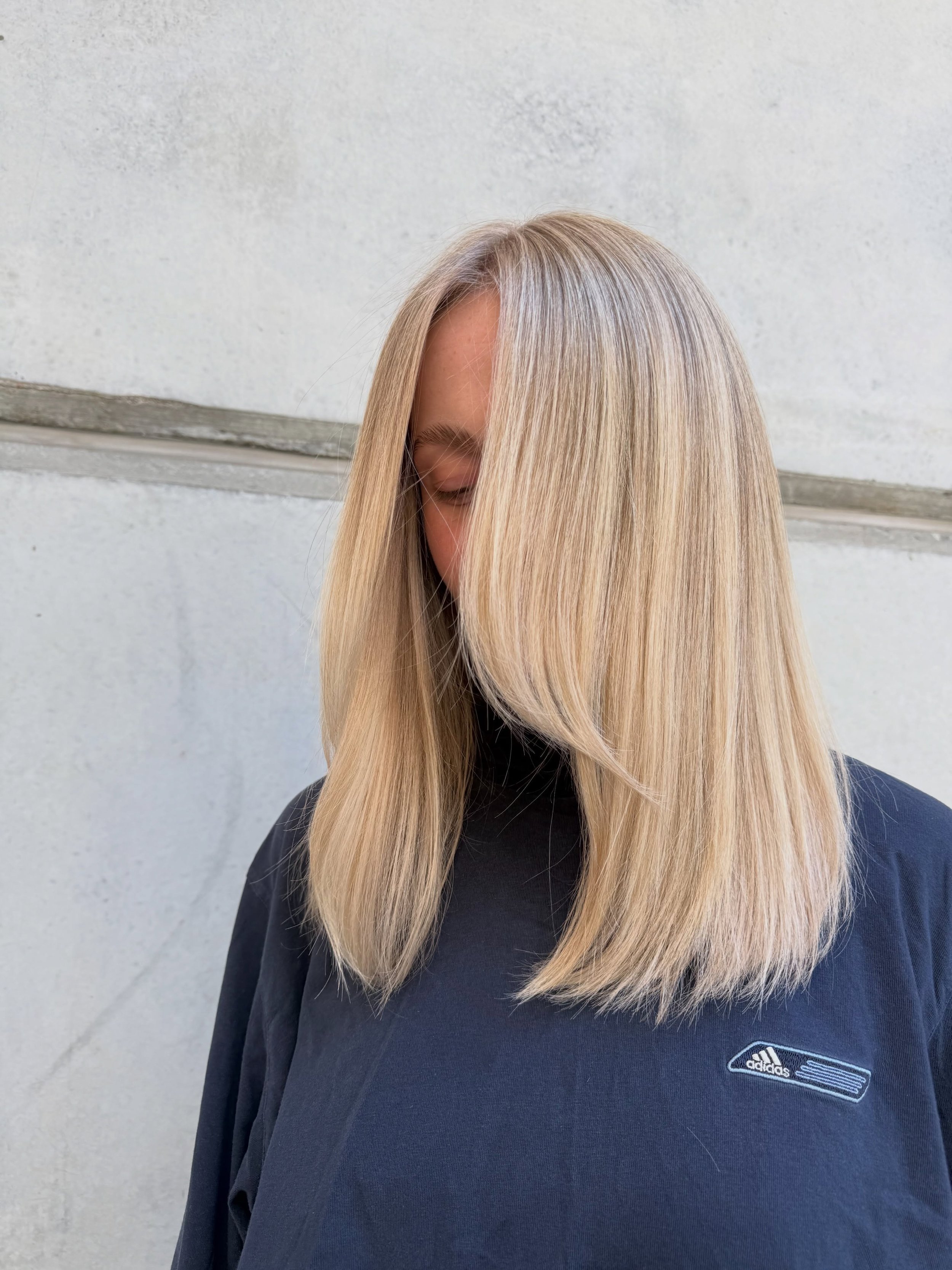 BRIGHT FRESH BLONDE FOR SUMMER🥂☀️🧚🏻

By @vickyyhair 
@lorealpro @lorealnordicpro #r&aring;hfris&ouml;r #brightblonde #lorealblonde #uppsalafris&ouml;r