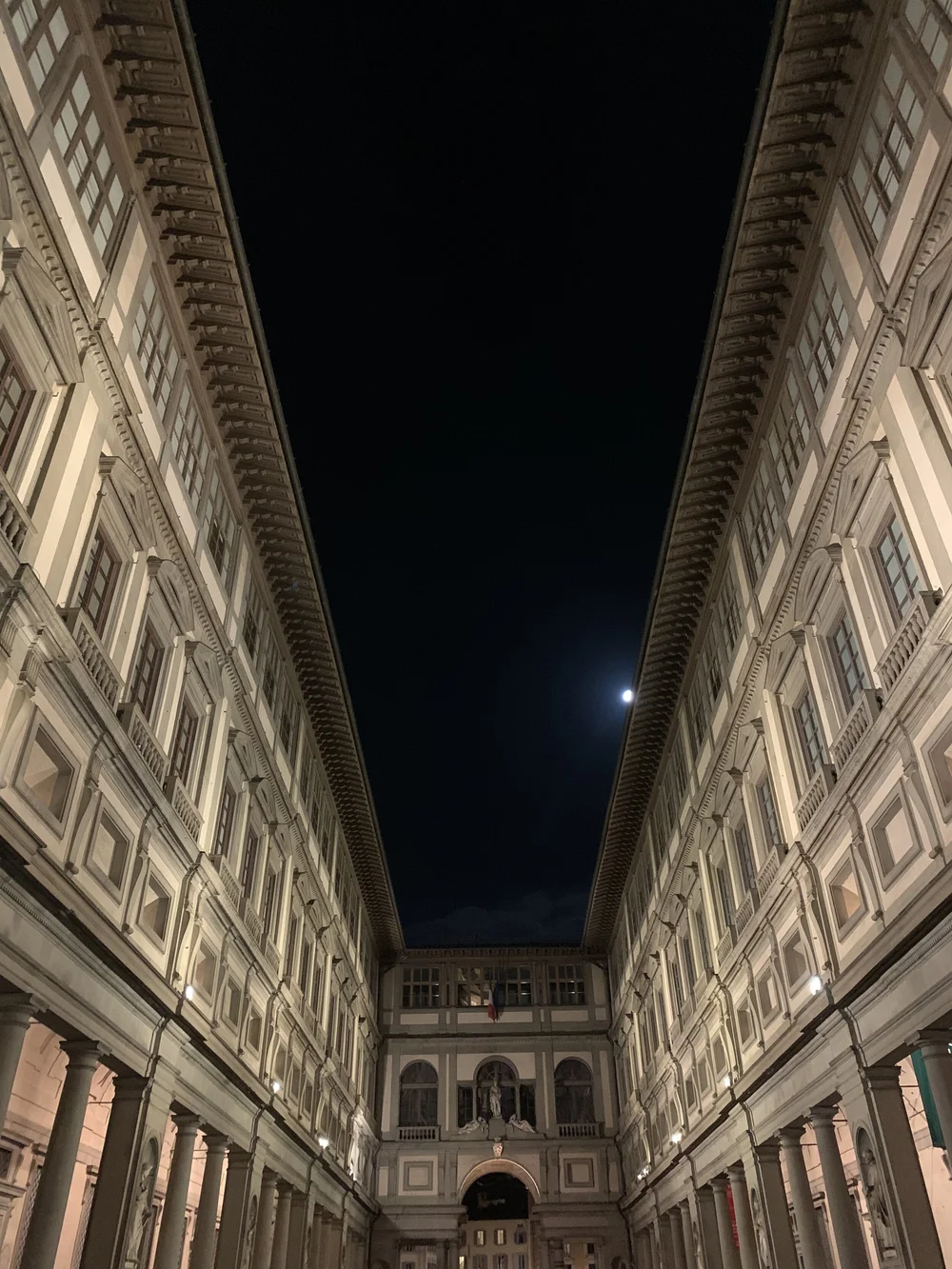 The Uffizi at night
