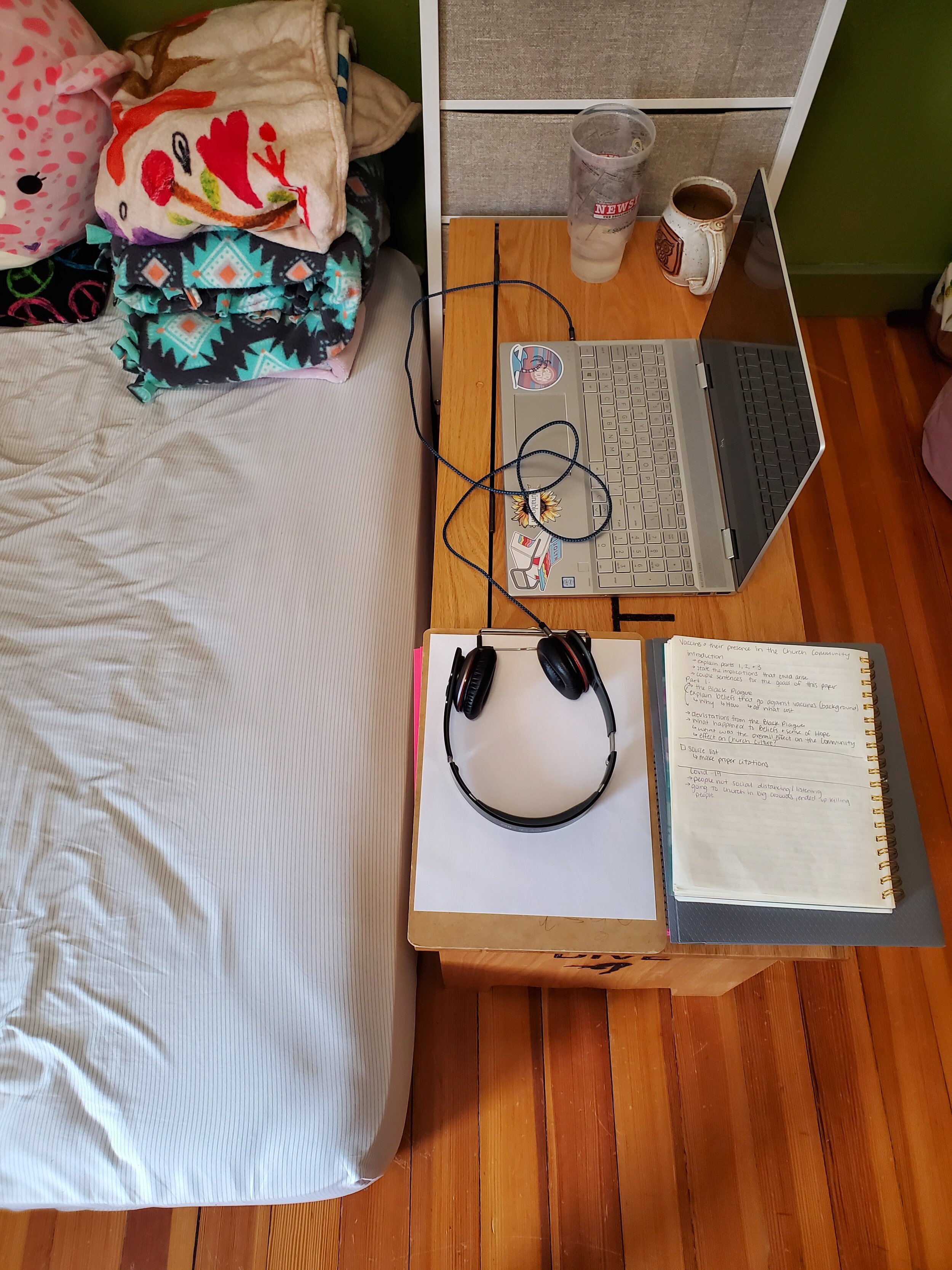 Emma Trettin ‘23 (Undecided) makes the most of her room and sends pictures of her study spaces.