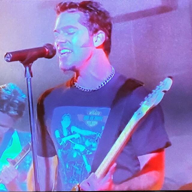 Was on Charmed this weekend 🎶🤟 good times, good witches and the occasional demon 👹 #charmed #thecharmedones #dishwalla #originalsingerdishwalla #countingbluecars #untiliwakeup