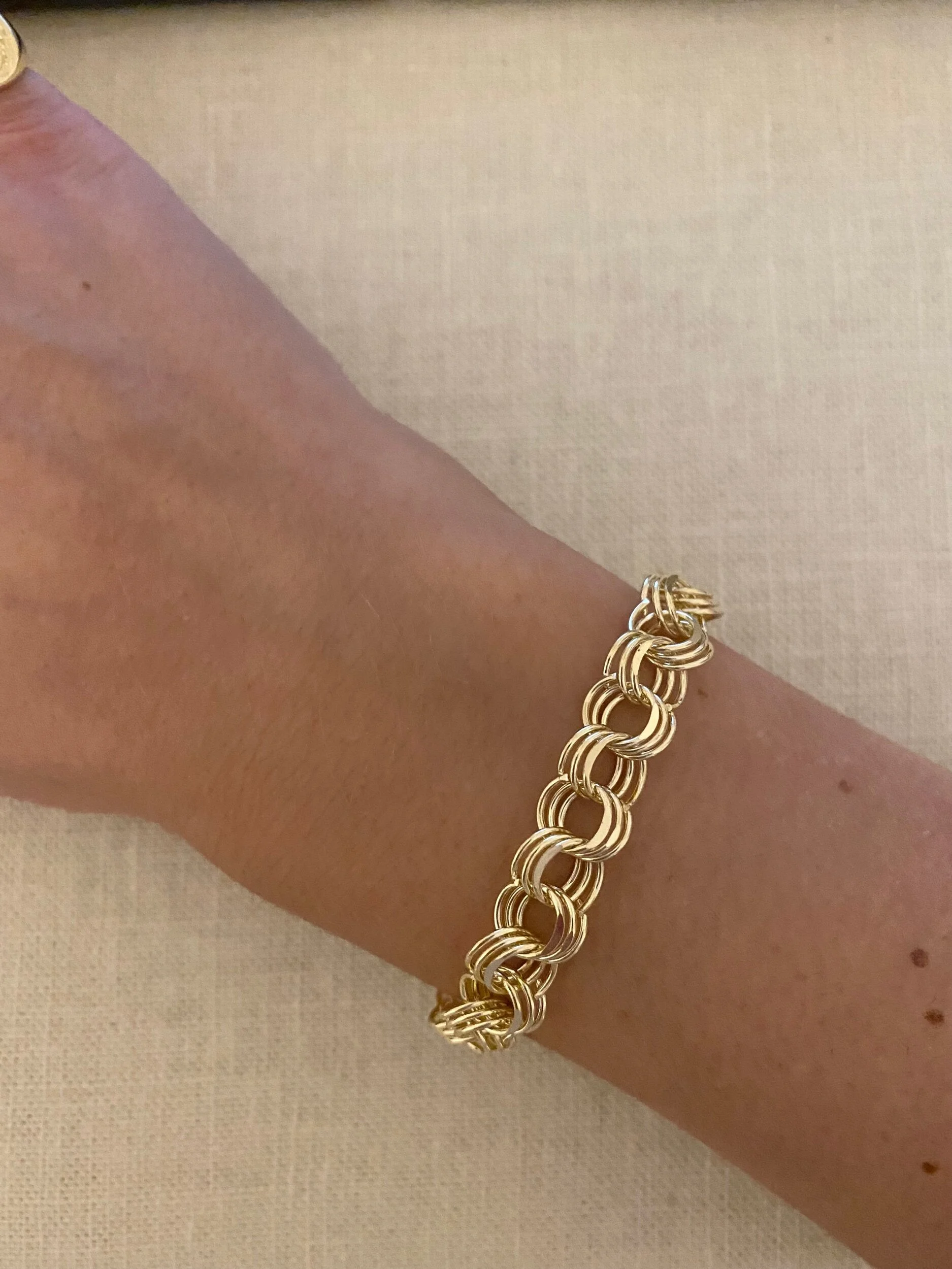 7DB7B9C3-7DB9-4542-BC5D-B27F5A14E63D