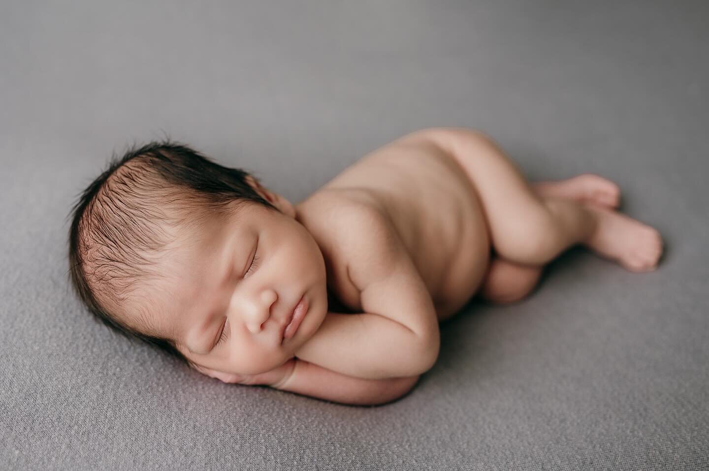 Leo!!!! The sleepiest baby for the 2024 season! He most definitely understood his assignment. With spending several weeks in the NICU, I was so excited to finally photograph this sweet baby.