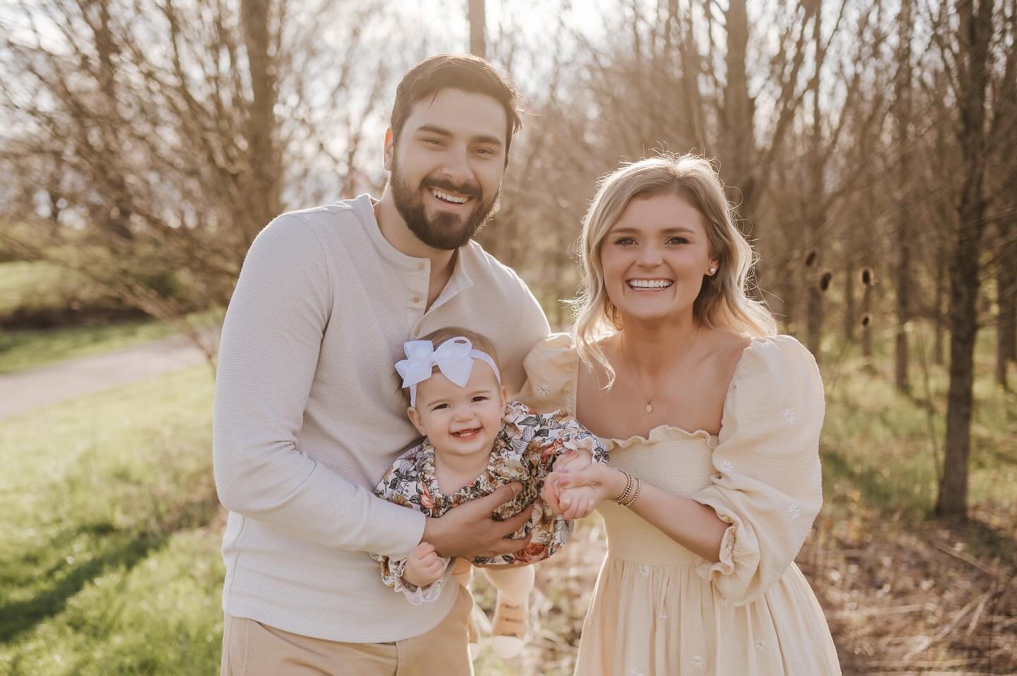 Capturing the blossoming love of this beautiful family amidst the vibrant hues of spring. 🌸💕 #FamilyMoments #SpringSession