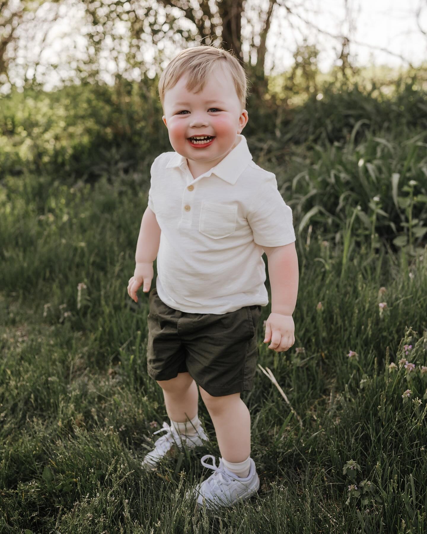 Can we all be as happy as Conrad?!?! Man he killed the smiley game during their season!!! Those roses cheeks and cheesy grin are the best!