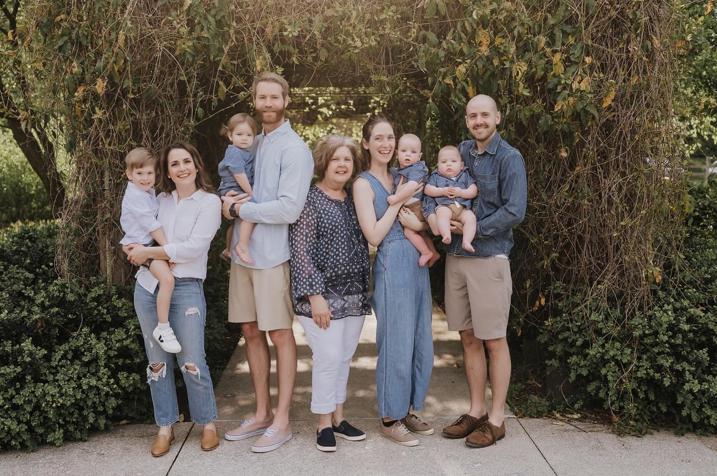 Perfect morning session for this extended family session! Four kids, four and under, they all did wonderful! Enjoy some previews from this adorable session.