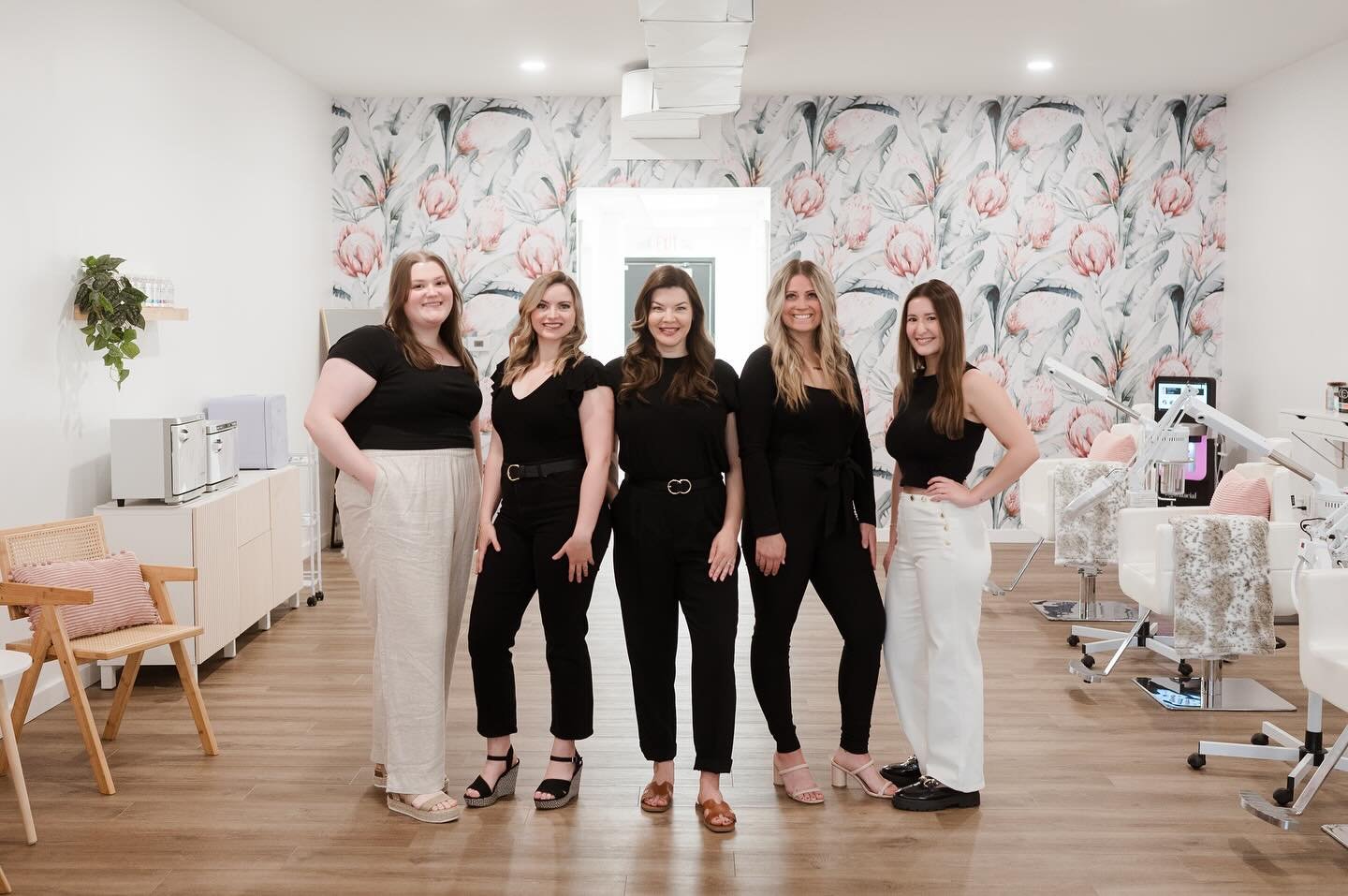 I had an absolute blast doing a brand session for my dear friend @kolevski_love at @oasisfacebarpickerington. She has the most beautiful space here in Pickerington for your facial needs. I love seeing her business thrive in our community. If you have