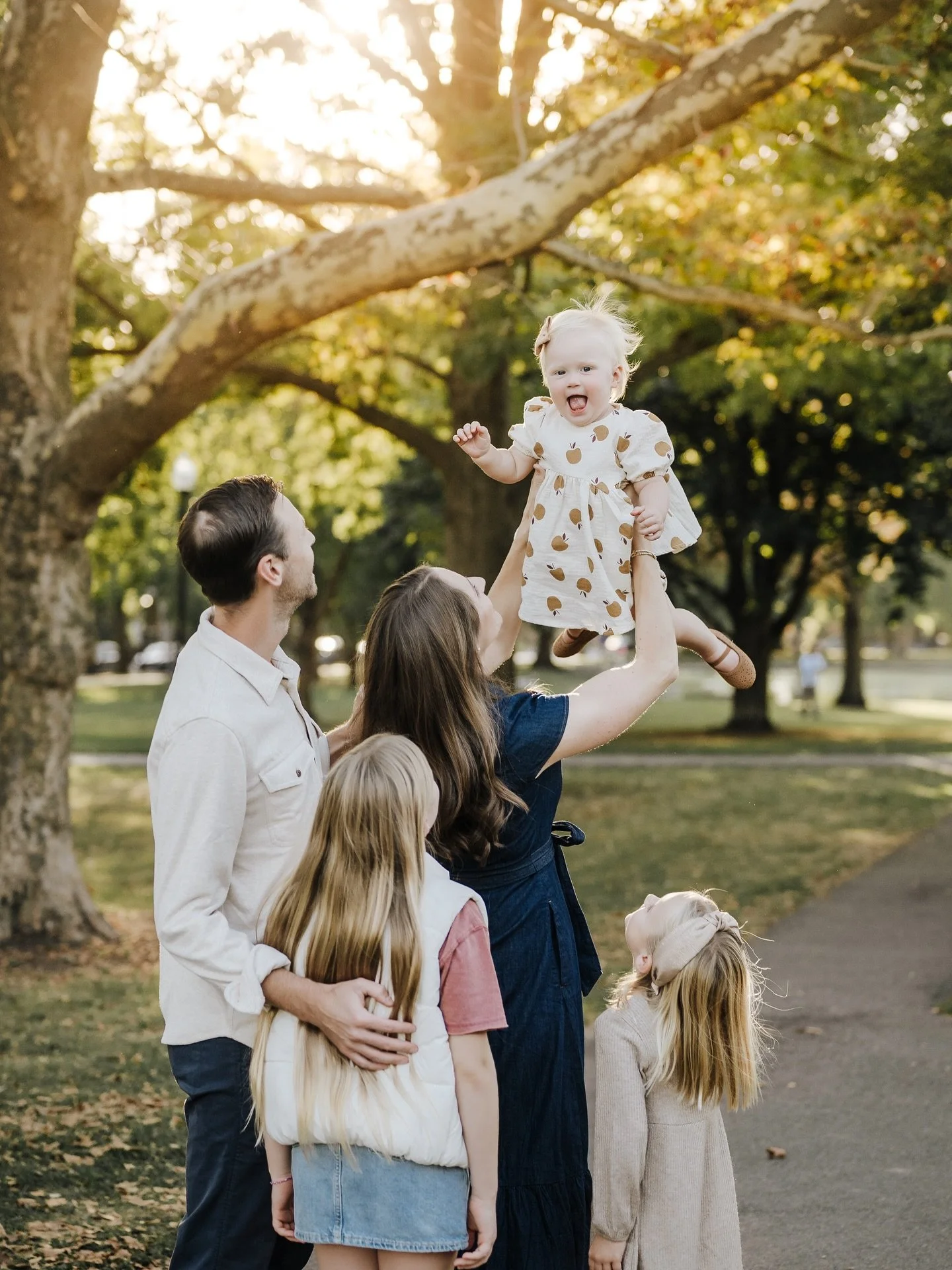 Celebrating Jocelyn&rsquo;s first birthday with a family session. From her newborn photos to this milestone moment, it&rsquo;s been such a gift to watch her grow and see the love this family shares. 💛