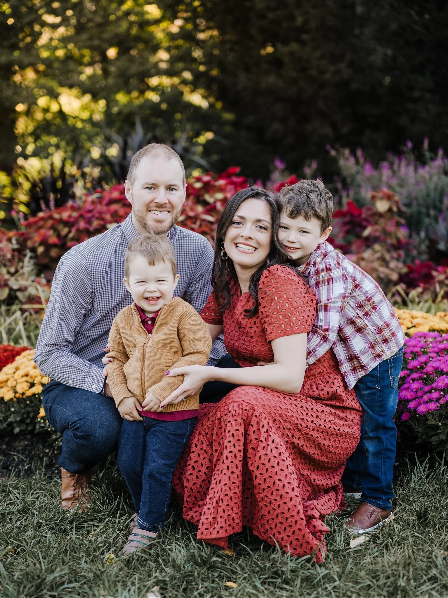 Bright giggles, fall colors, and so much fun 🍁

This beautiful family brought all the warmth and joy to their session &mdash; laughter like this is what it&rsquo;s all about! ❤️