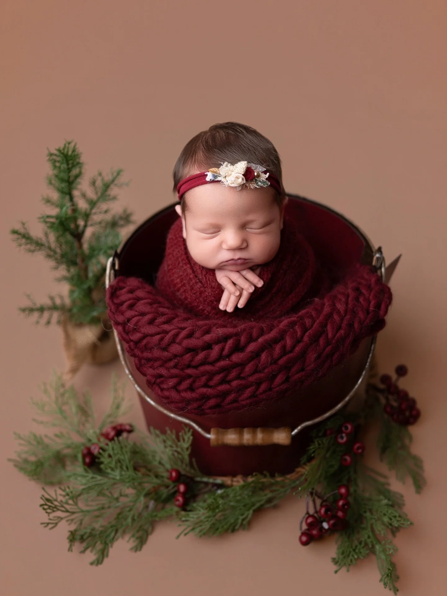 Celebrating so many first Christmases with the sweetest little ones 🎄 So honored to snuggle them all.