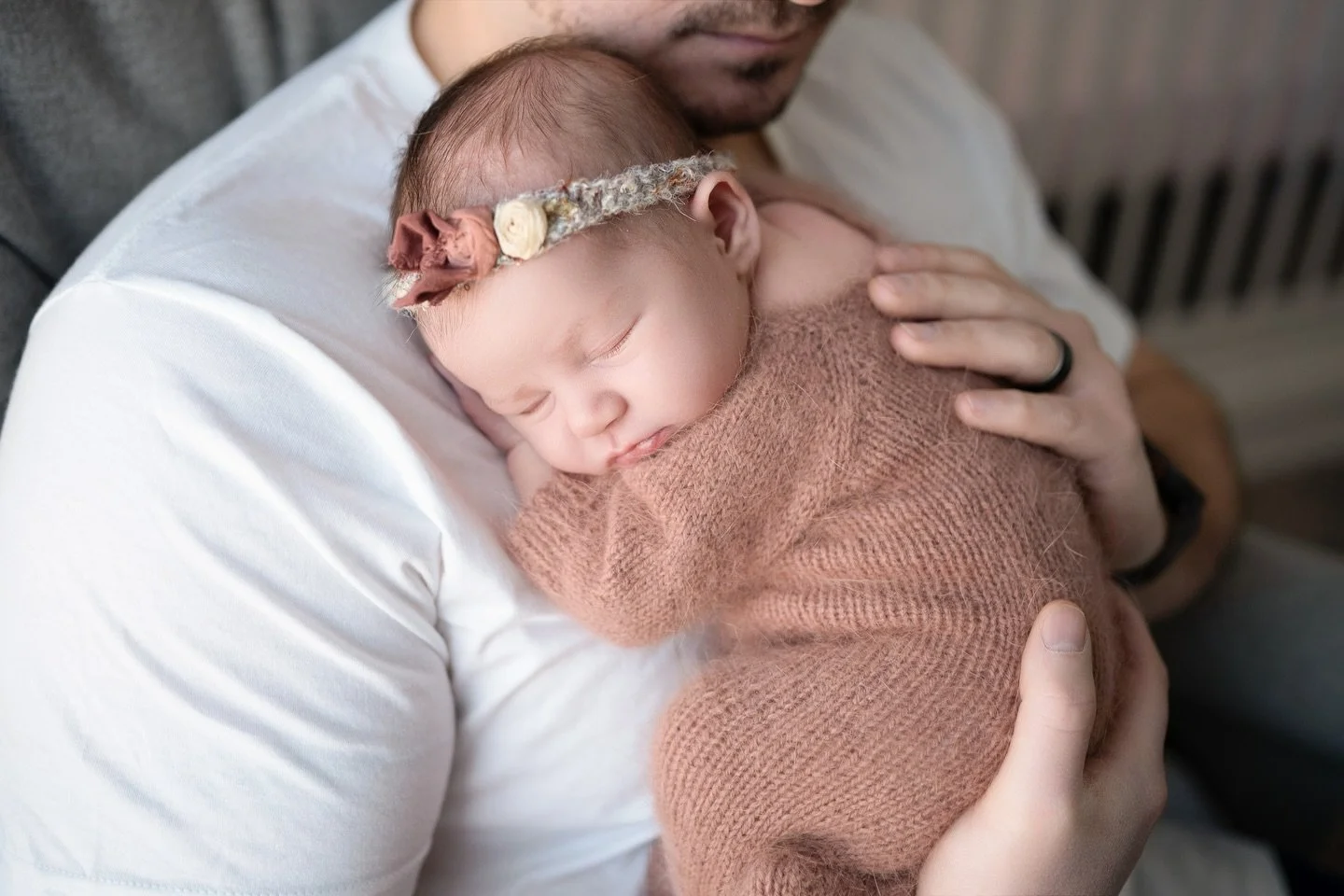 Welcome home, sweet Eleanora 💕

There&rsquo;s something so special about an in-home newborn session. Instead of a studio, we slow things down right where life is unfolding&mdash;on the couch, in the nursery, in the arms that hold her every day. Big 