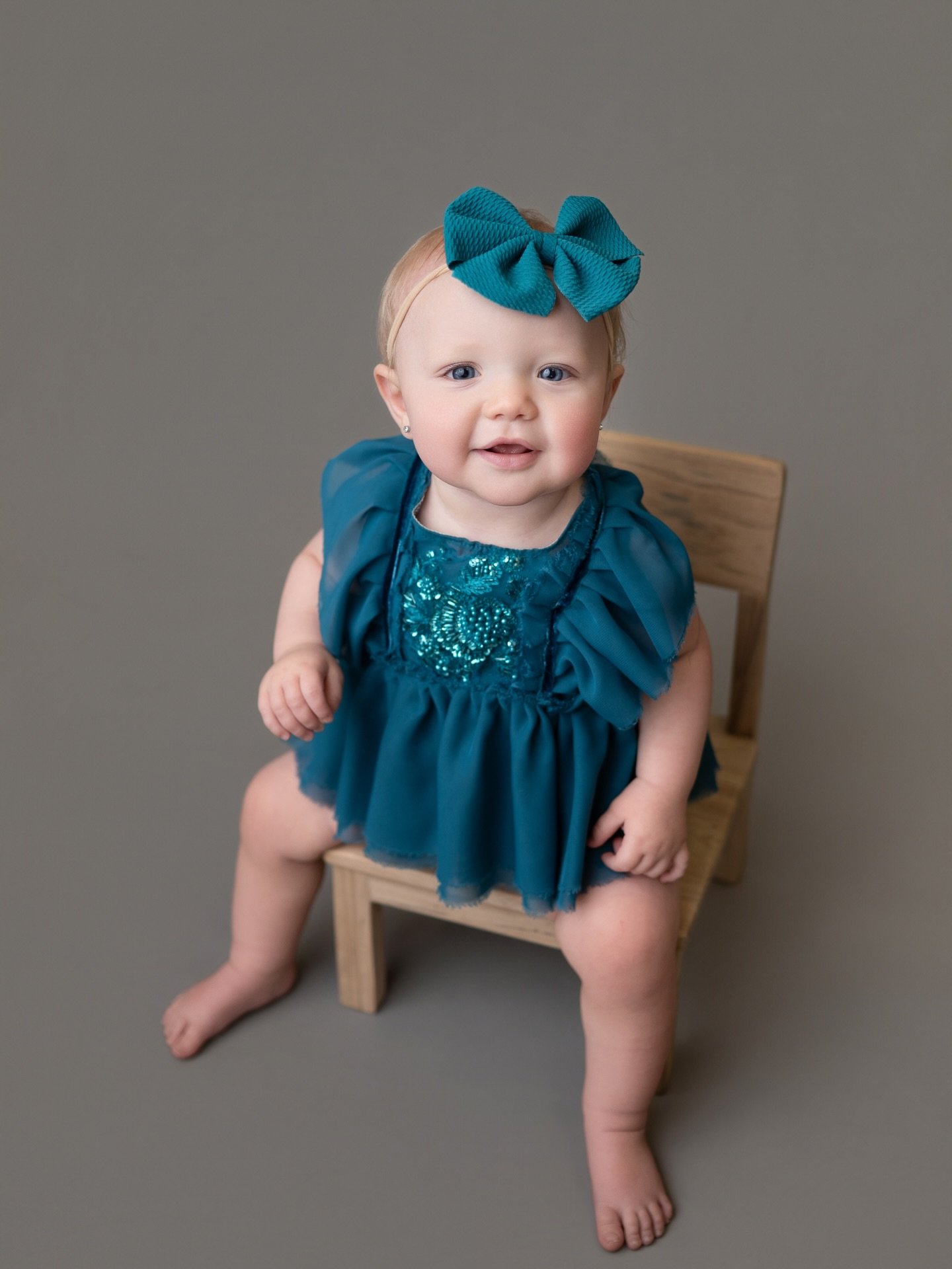 From a tiny newborn to a sassy one-year-old 🤍 Lucy gave me every expression and made her first birthday session such a joy. So much personality packed into one little human. What a gift it&rsquo;s been to photograph her from newborn days to her firs