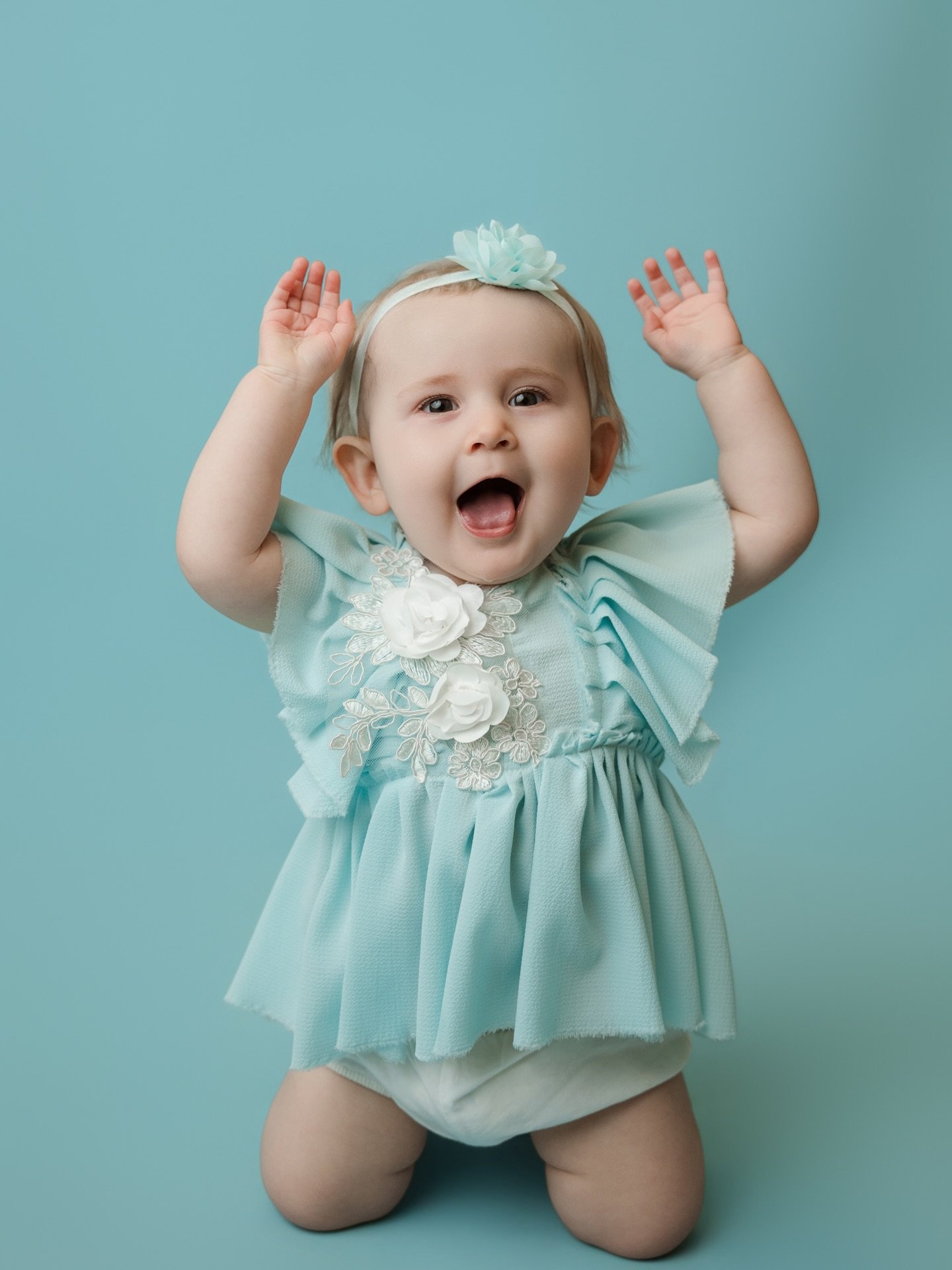 Do I really need a caption when Carolena brings this much personality to her session?! 😍

I just can&rsquo;t handle the cuteness.

Happy 1st Birthday, sweet girl! 🎂✨